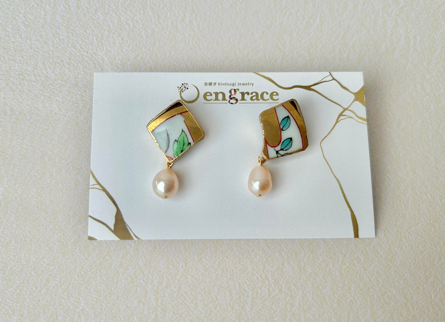 Imari Ware Kintsugi Titanium Earrings Gold Carnelian