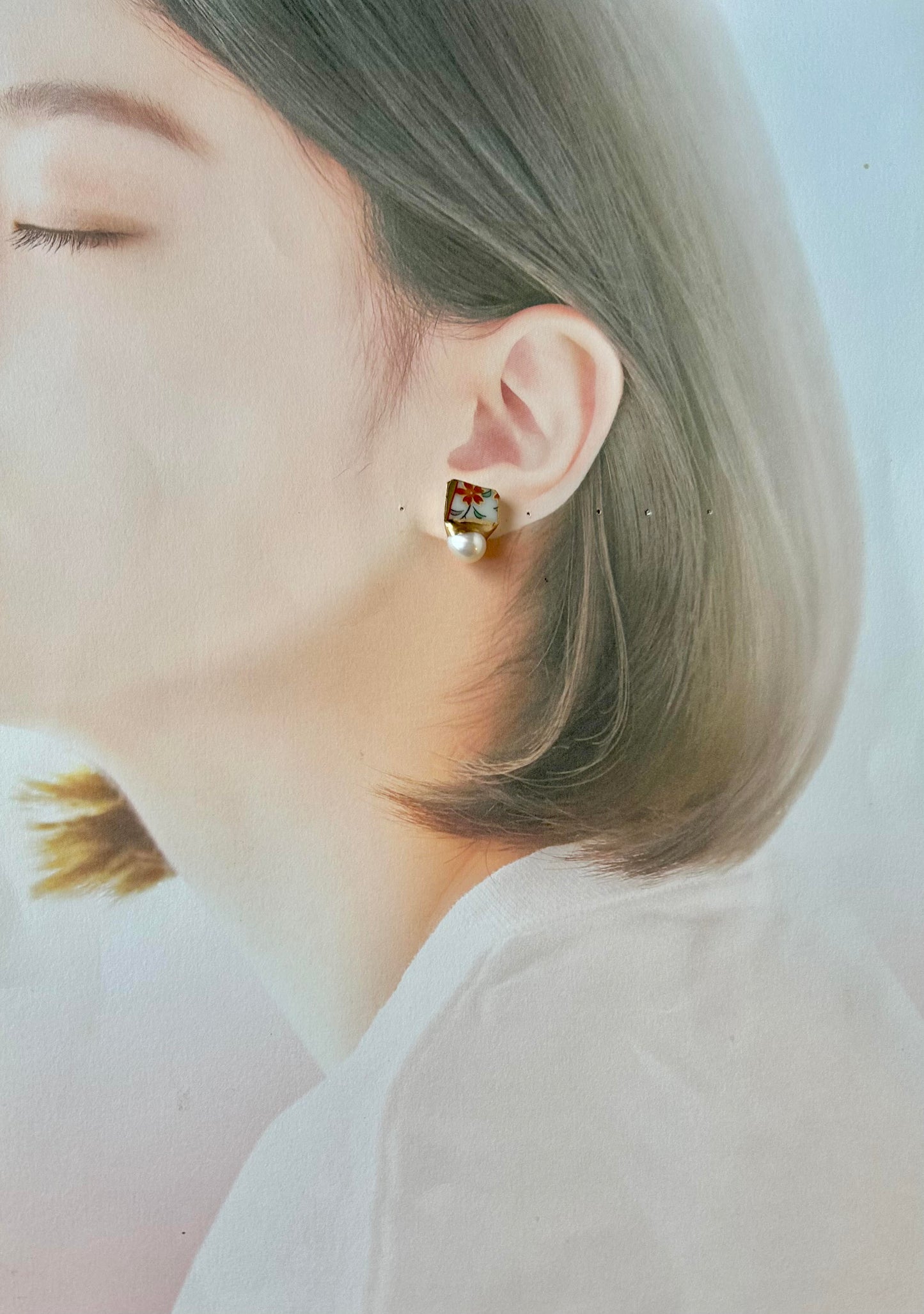 Imari Ware Kintsugi Titanium Earrings Gold Carnelian
