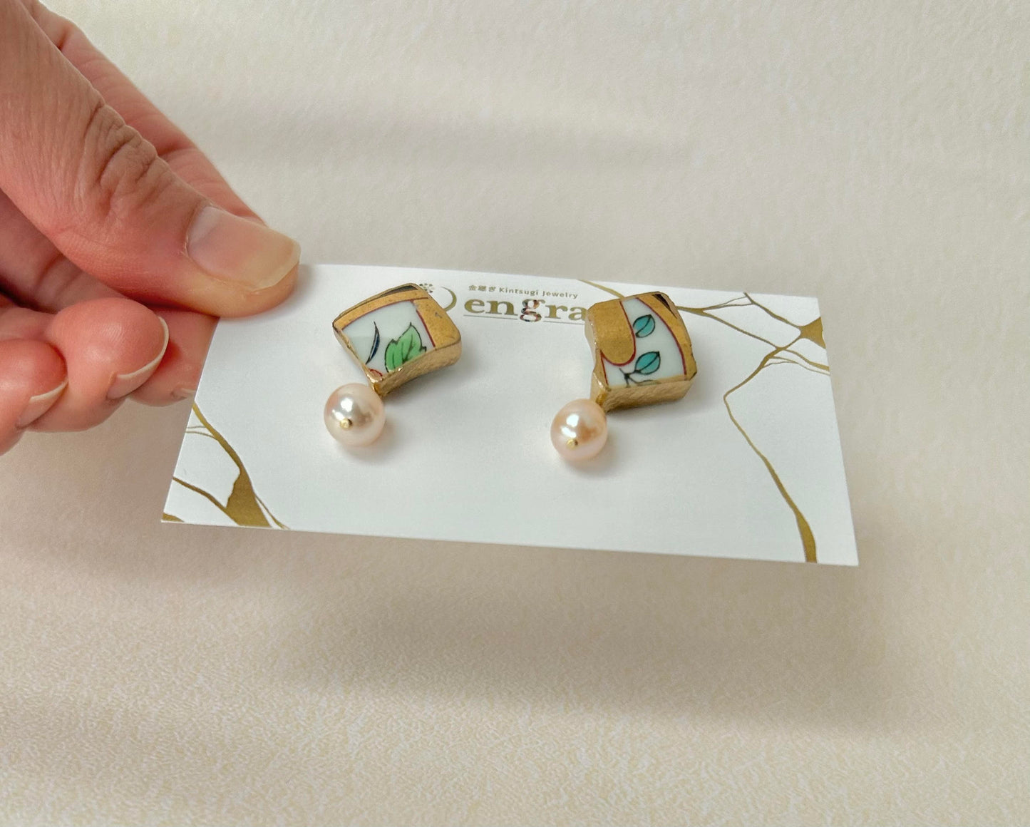 Imari Ware Kintsugi Titanium Earrings Gold Carnelian