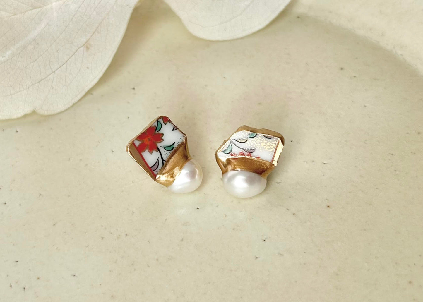 Imari Ware Kintsugi Titanium Earrings Gold Carnelian