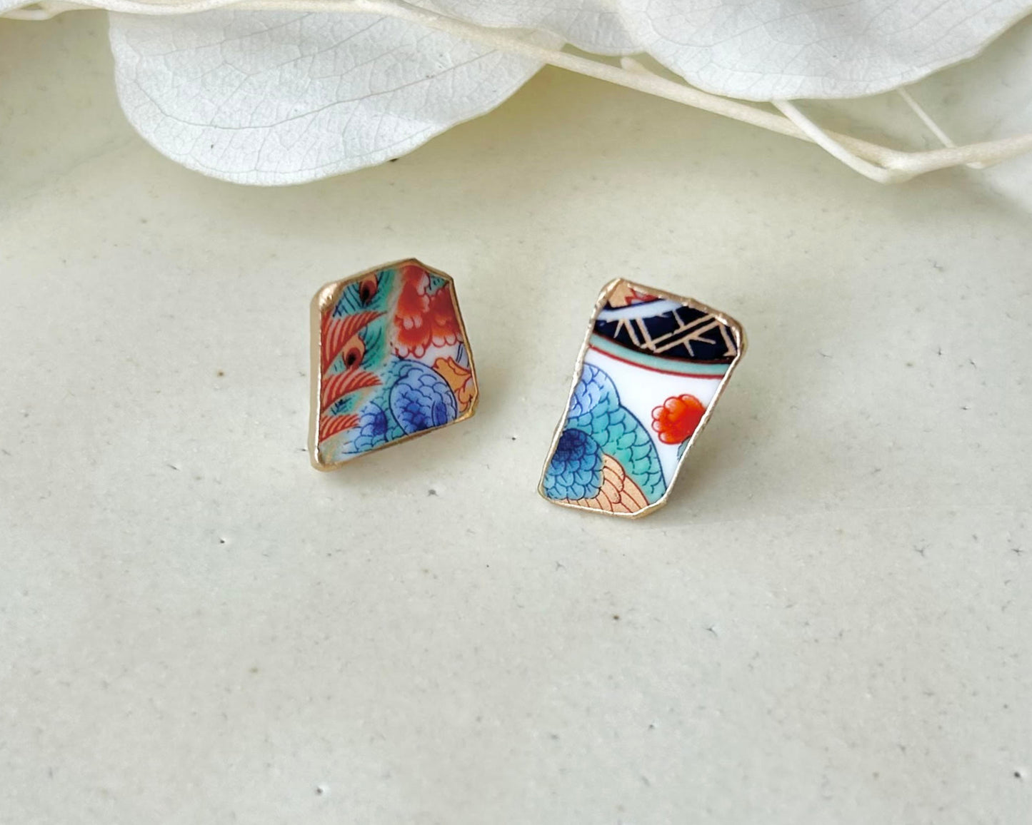 Imari Ware Kintsugi Titanium Earrings Gold Carnelian