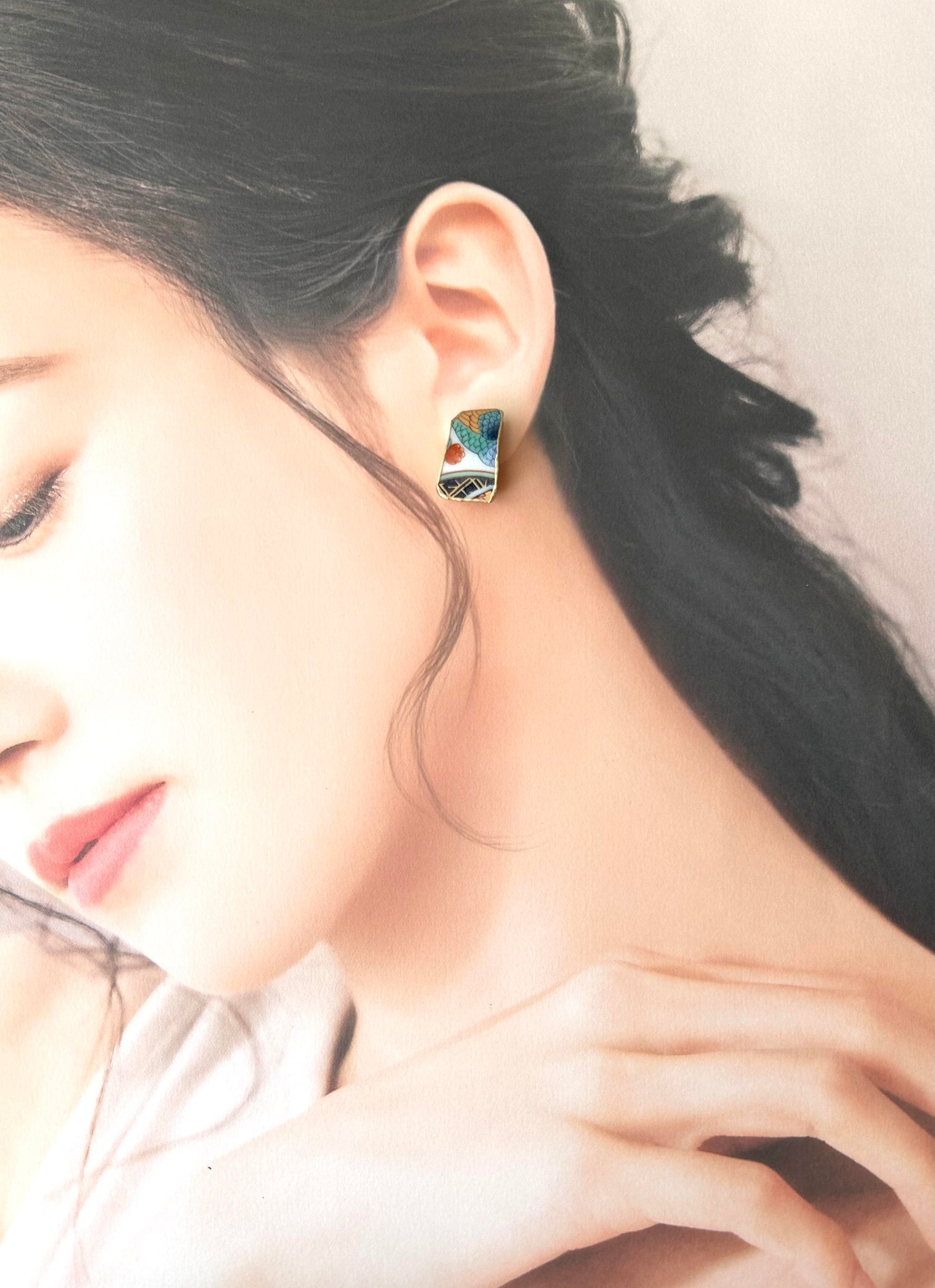 Imari Ware Kintsugi Titanium Earrings Gold Carnelian