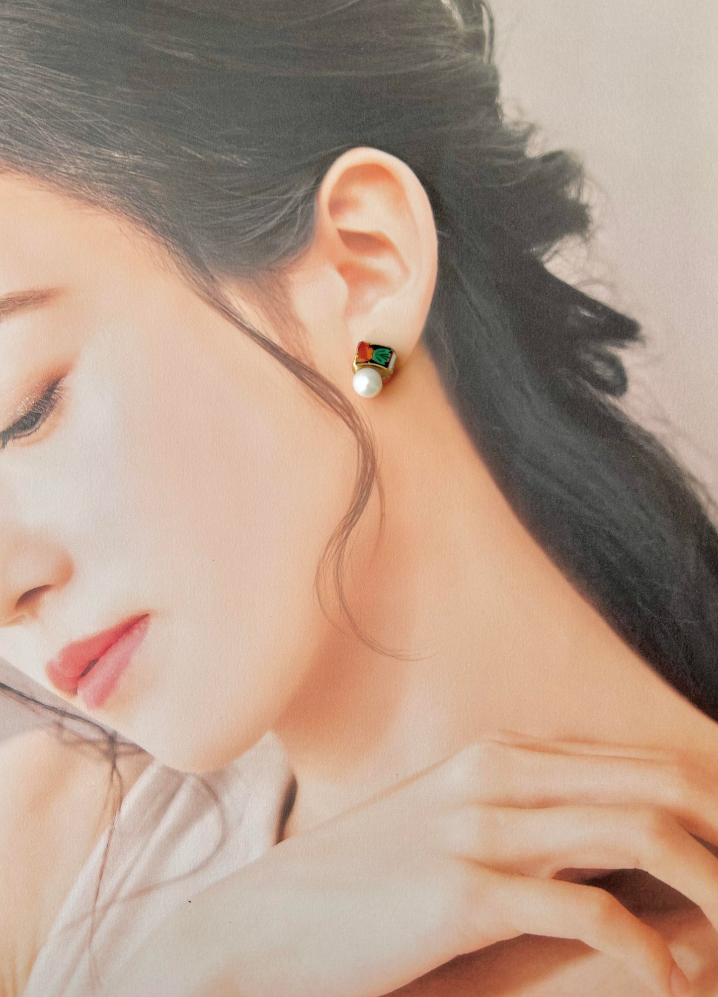 Imari Ware Kintsugi Titanium Earrings Gold Carnelian