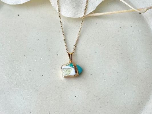 有田焼　金継ぎ　ネックレス　サージカルステンレスチェーン　アレルギー対応　18K　白い花柄　ターコイズ　天然石　伝統工芸　＃294