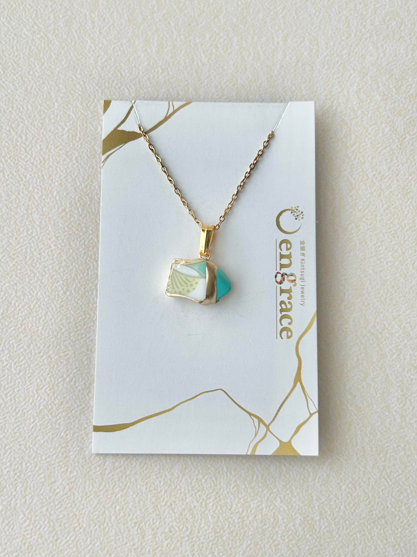 有田焼　金継ぎ　ネックレス　サージカルステンレスチェーン　アレルギー対応　18K　白い花柄　ターコイズ　天然石　伝統工芸　＃294