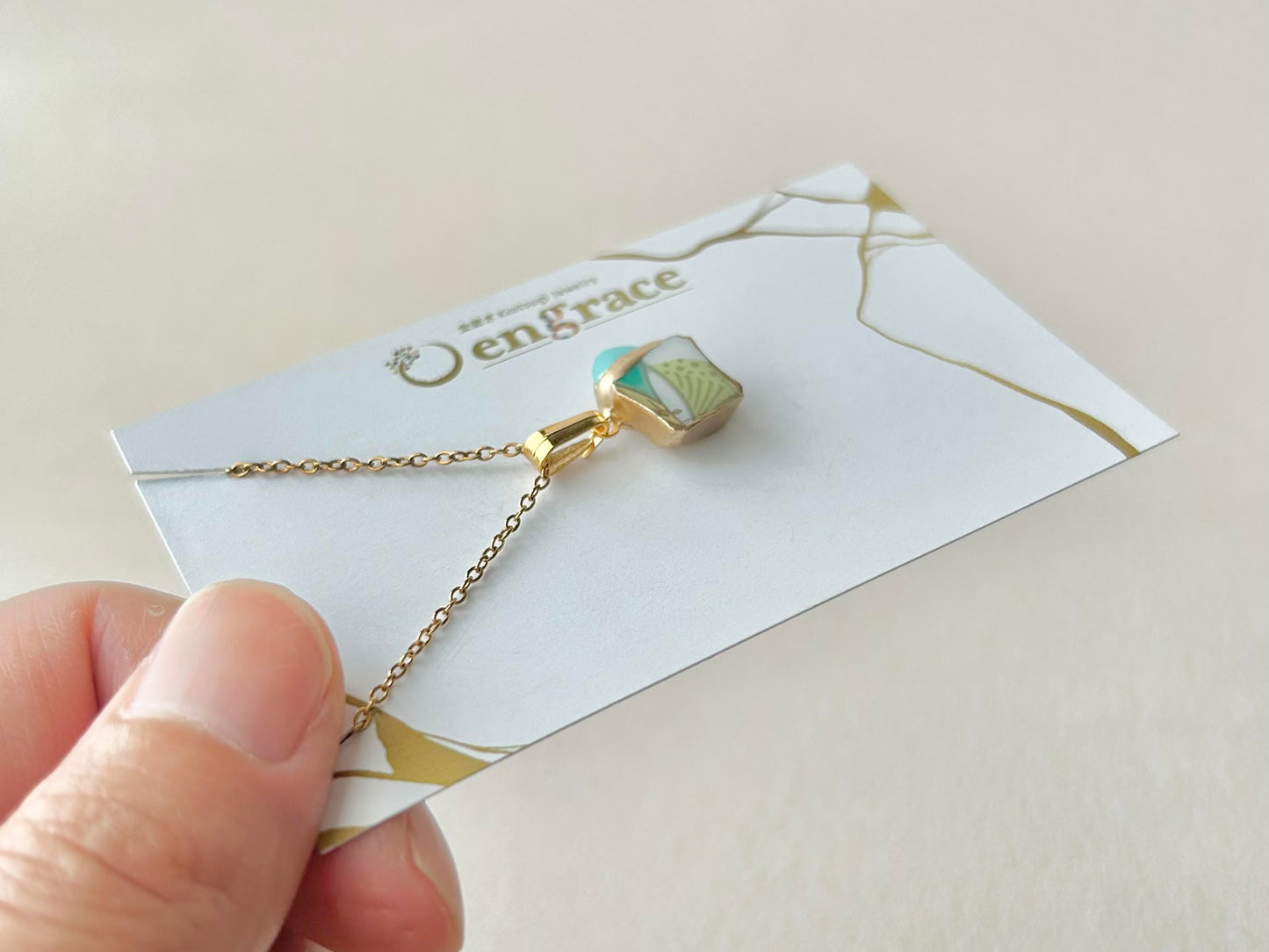 有田焼　金継ぎ　ネックレス　サージカルステンレスチェーン　アレルギー対応　18K　白い花柄　ターコイズ　天然石　伝統工芸　＃294