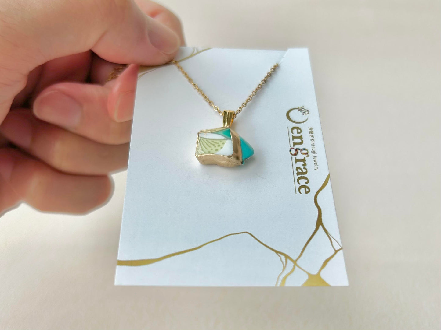 有田焼　金継ぎ　ネックレス　サージカルステンレスチェーン　アレルギー対応　18K　白い花柄　ターコイズ　天然石　伝統工芸　＃294