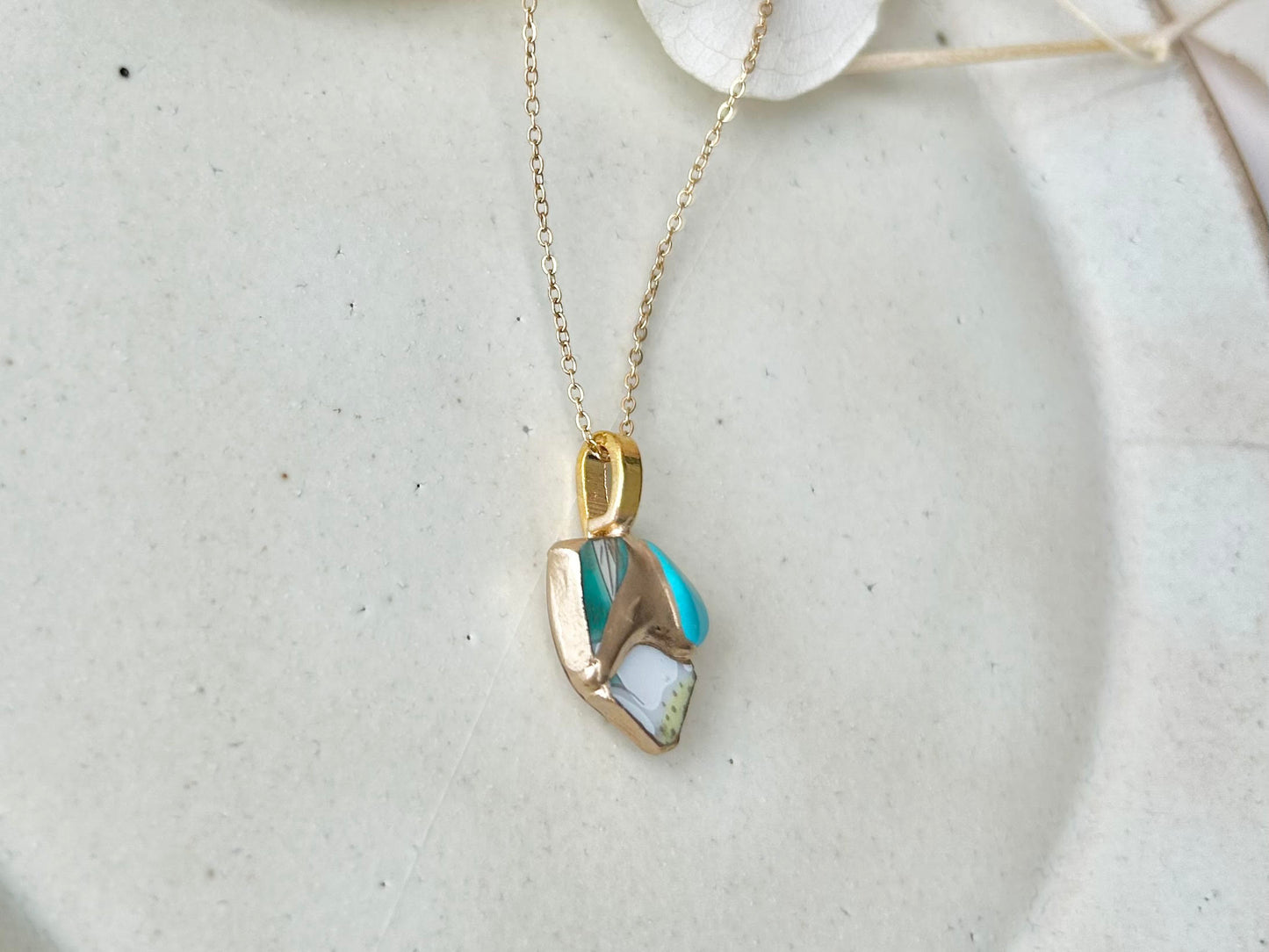 有田焼　金継ぎ　ネックレス　サージカルステンレスチェーン　アレルギー対応　18K　緑　リーフ柄　花柄　ターコイズ　天然石　伝統工芸　＃295