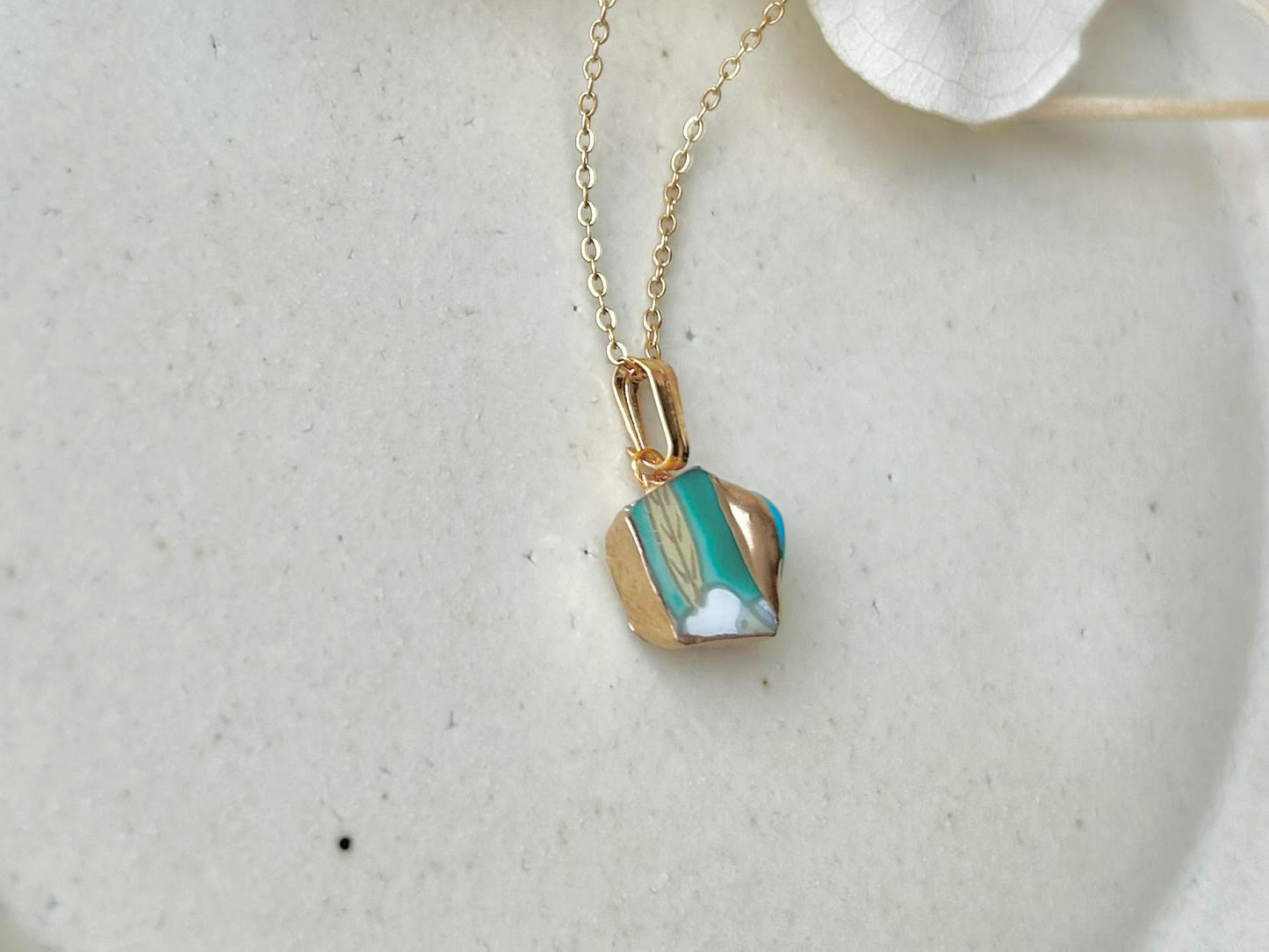 有田焼　金継ぎ　ネックレス　サージカルステンレスチェーン　アレルギー対応　18K　緑　リーフ柄　ターコイズ　天然石　伝統工芸　＃296