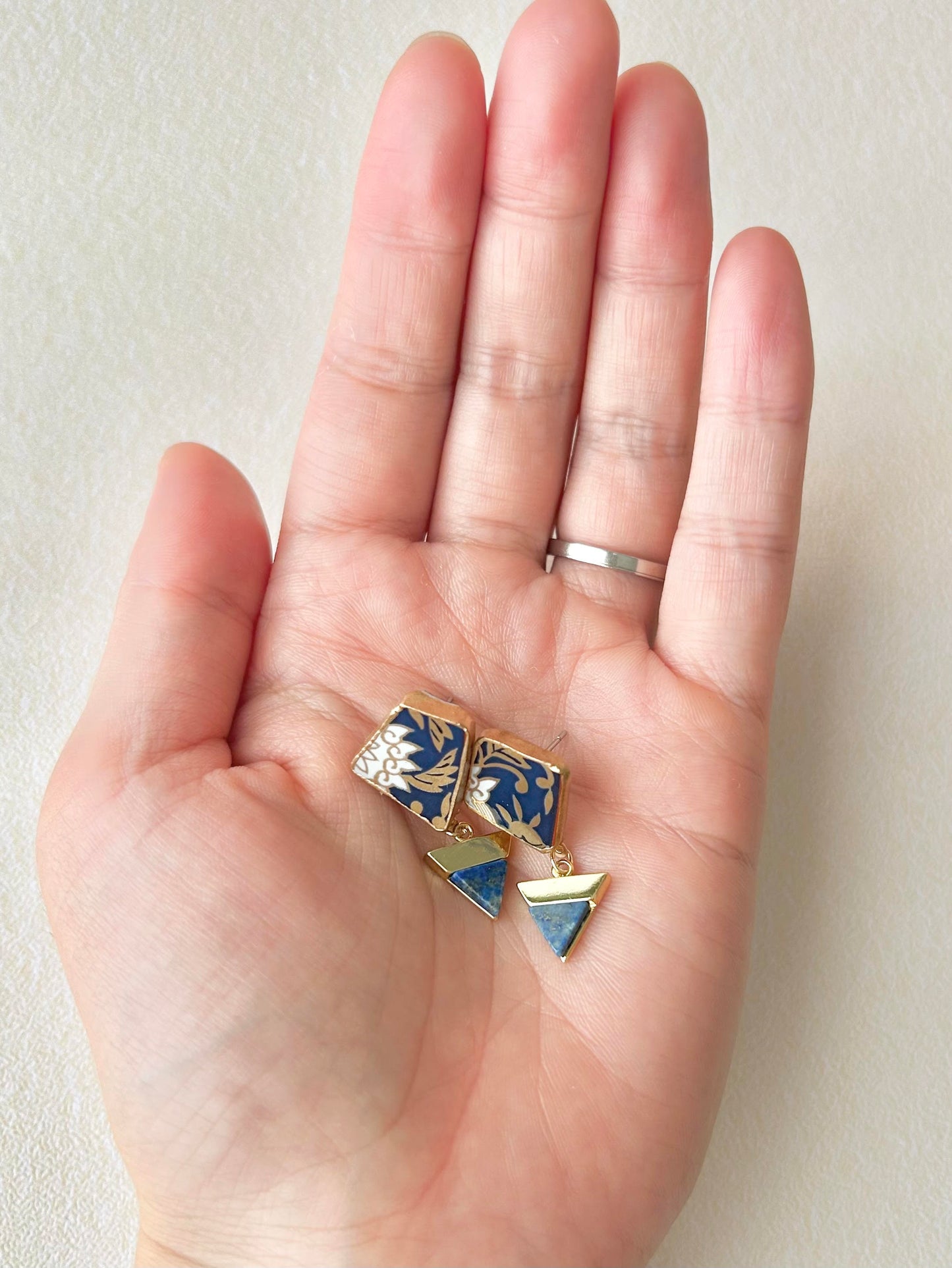 有田焼 　金継ぎ　サージカルステンレスピアス　リーフ柄　ラピスラズリ　揺れる　天然石　伝統工芸　＃302
