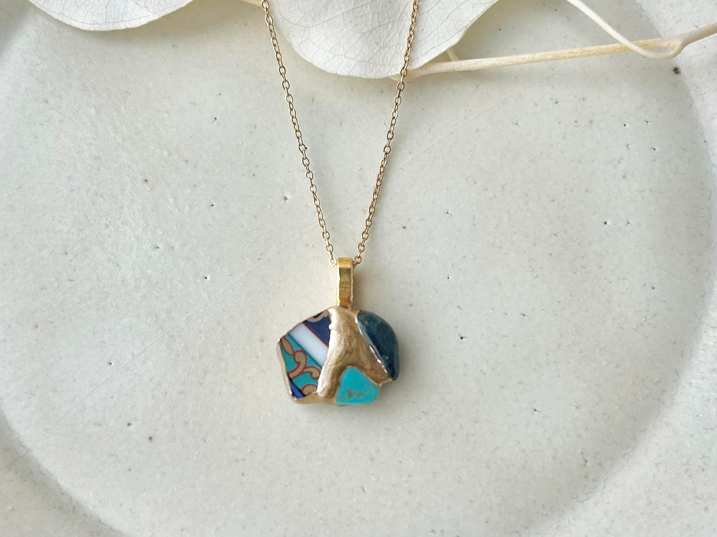 有田焼　金継ぎ　ネックレス　サージカルステンレスチェーン　アレルギー対応　18K　和柄　ターコイズ　アパタイト　天然石　伝統工芸　＃307