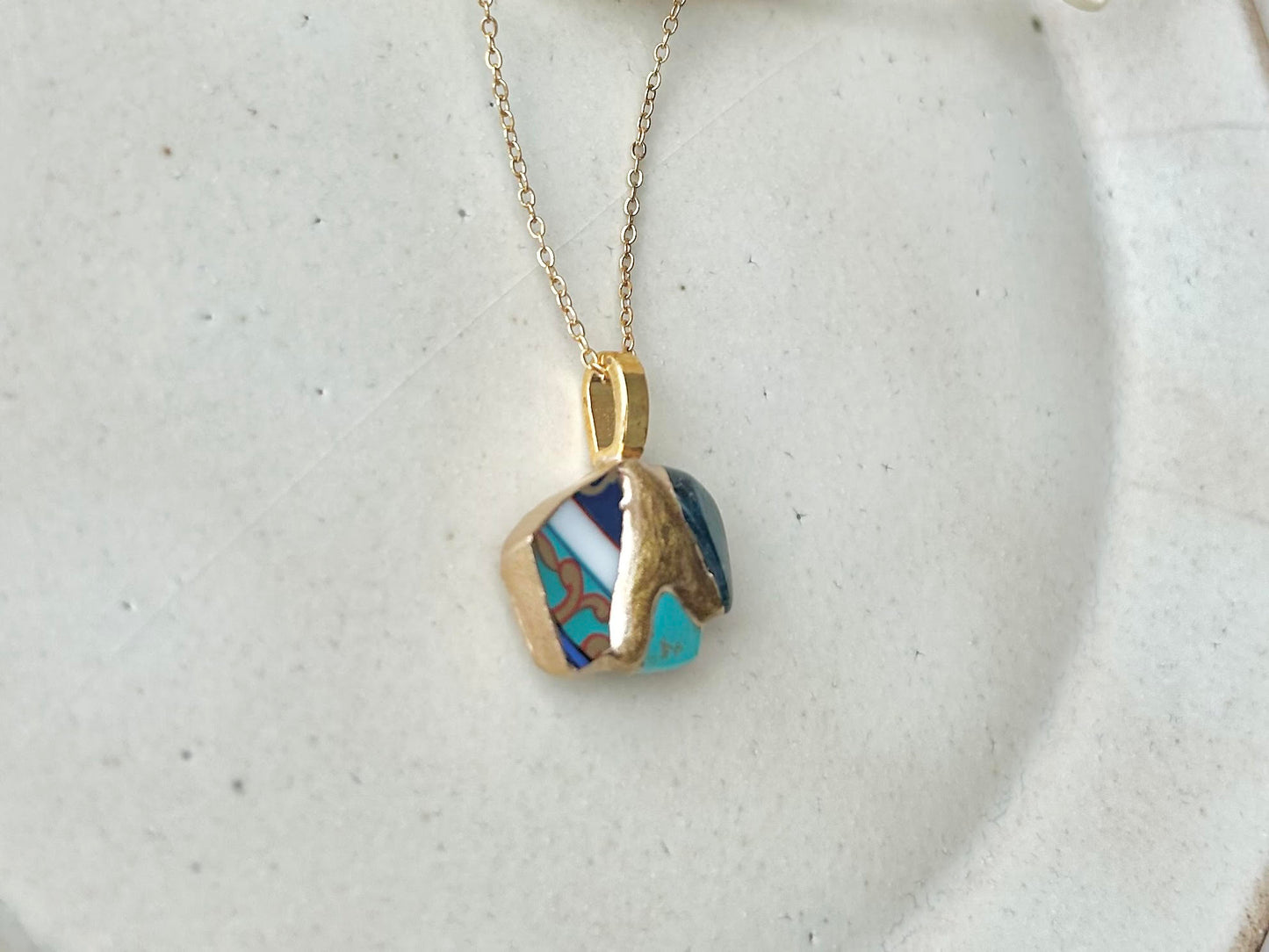 有田焼　金継ぎ　ネックレス　サージカルステンレスチェーン　アレルギー対応　18K　和柄　ターコイズ　アパタイト　天然石　伝統工芸　＃307