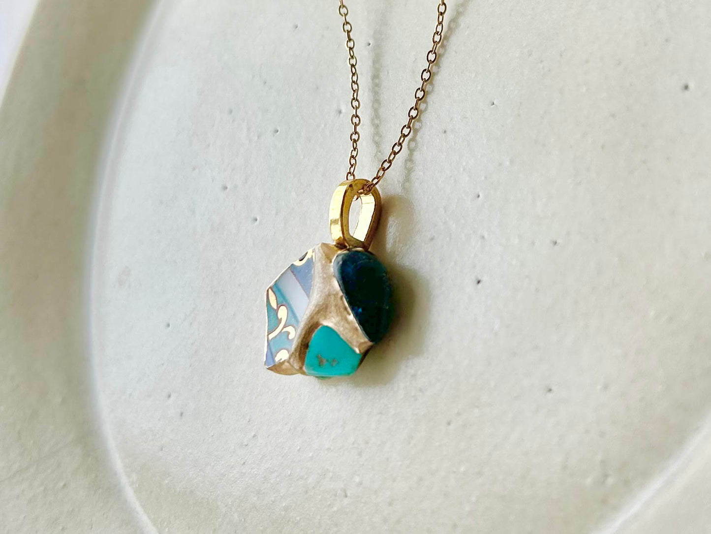 有田焼　金継ぎ　ネックレス　サージカルステンレスチェーン　アレルギー対応　18K　和柄　ターコイズ　アパタイト　天然石　伝統工芸　＃307