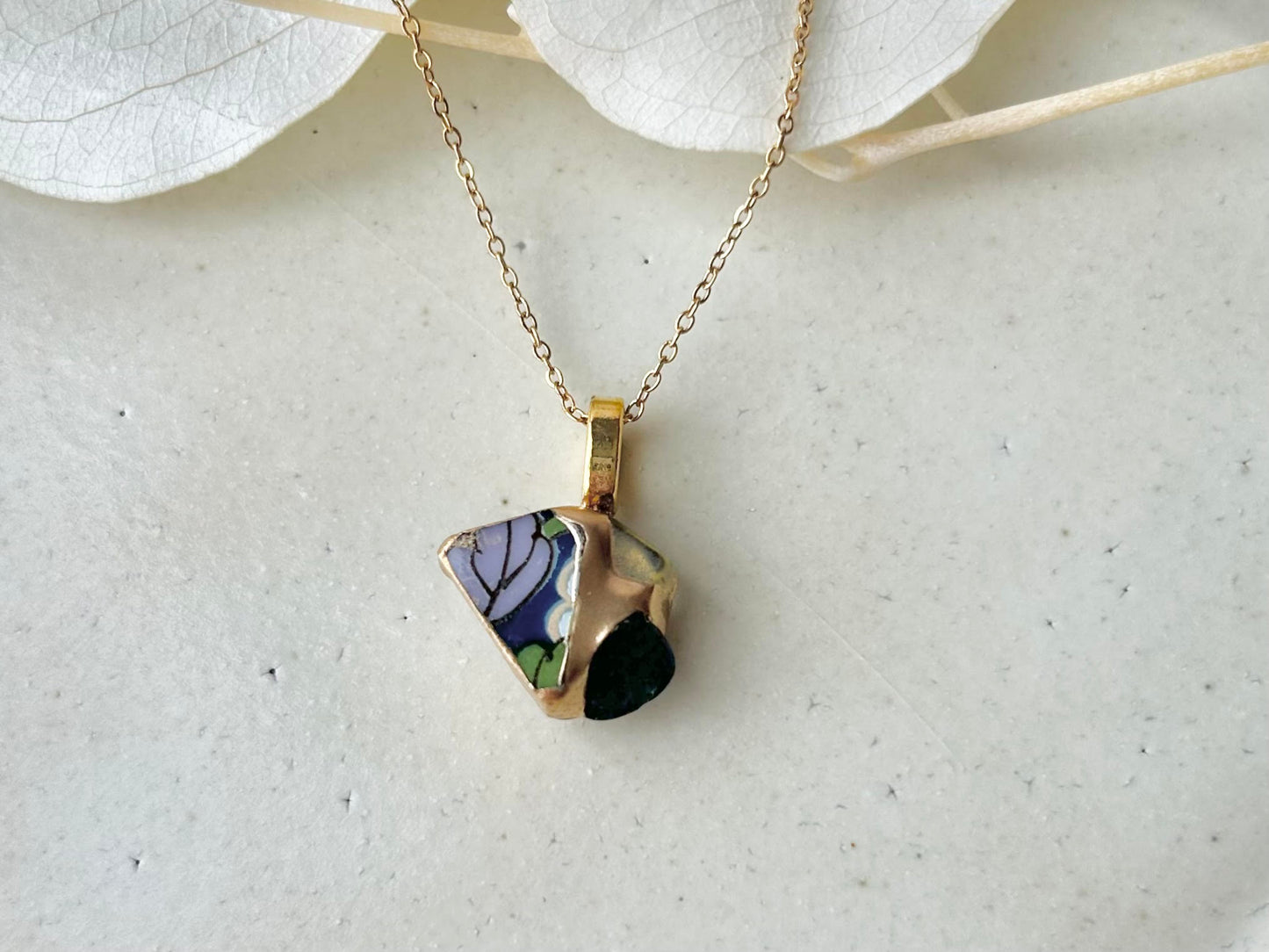 有田焼　金継ぎ　ネックレス　サージカルステンレスチェーン　アレルギー対応　18K　リーフ柄　アパタイト　プレナイト　天然石　伝統工芸　＃308