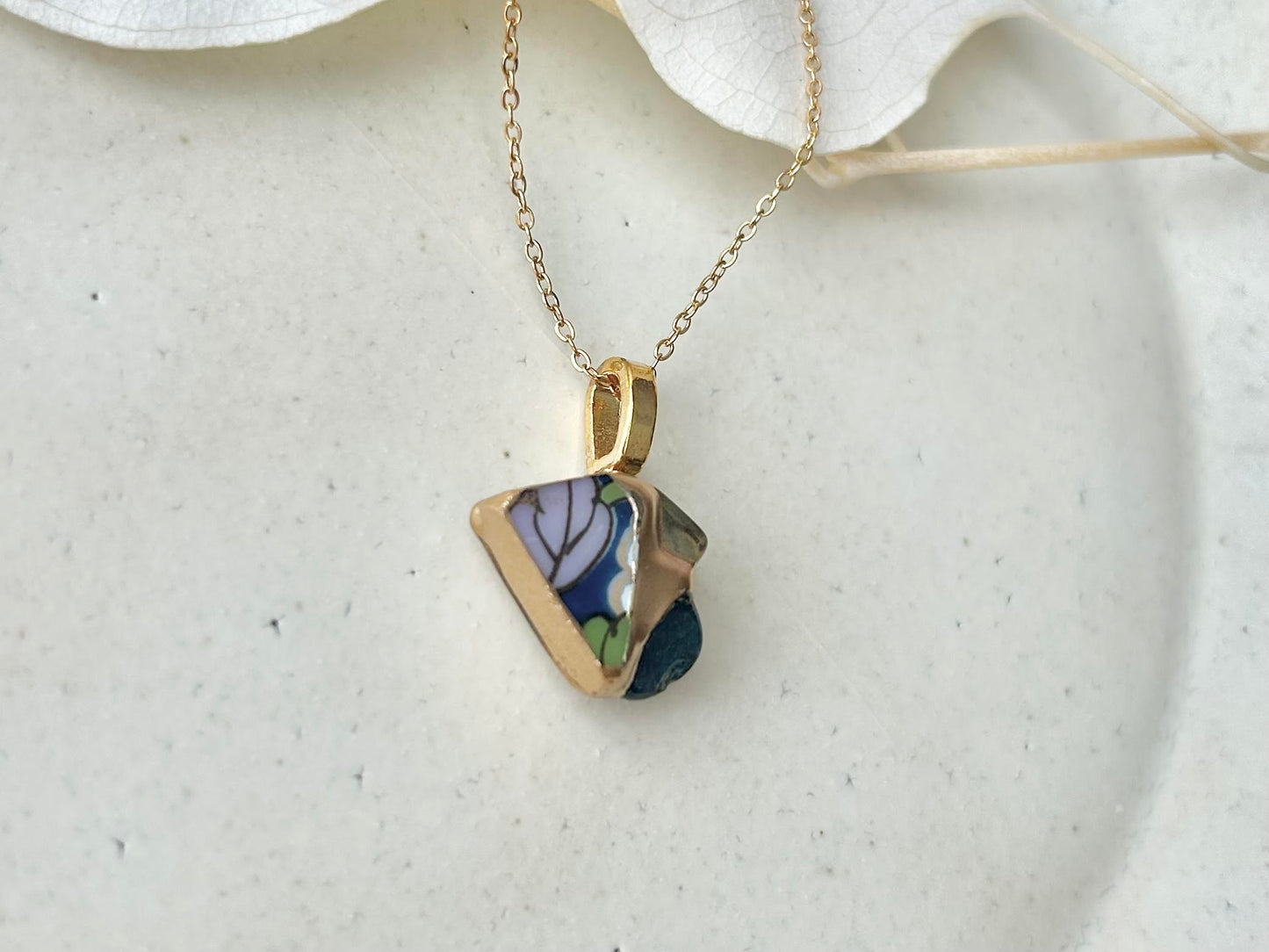 有田焼　金継ぎ　ネックレス　サージカルステンレスチェーン　アレルギー対応　18K　リーフ柄　アパタイト　プレナイト　天然石　伝統工芸　＃308