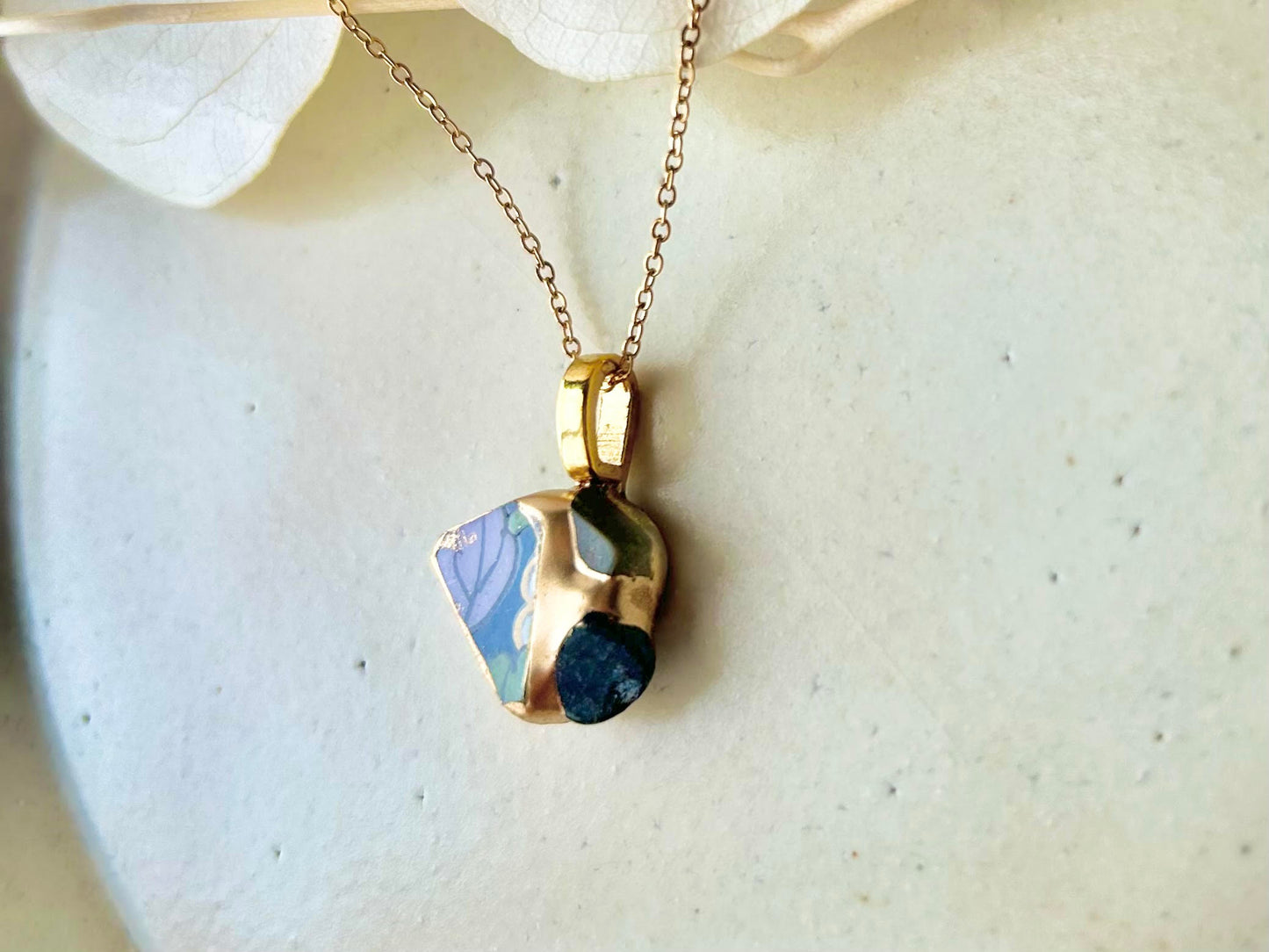 有田焼　金継ぎ　ネックレス　サージカルステンレスチェーン　アレルギー対応　18K　リーフ柄　アパタイト　プレナイト　天然石　伝統工芸　＃308