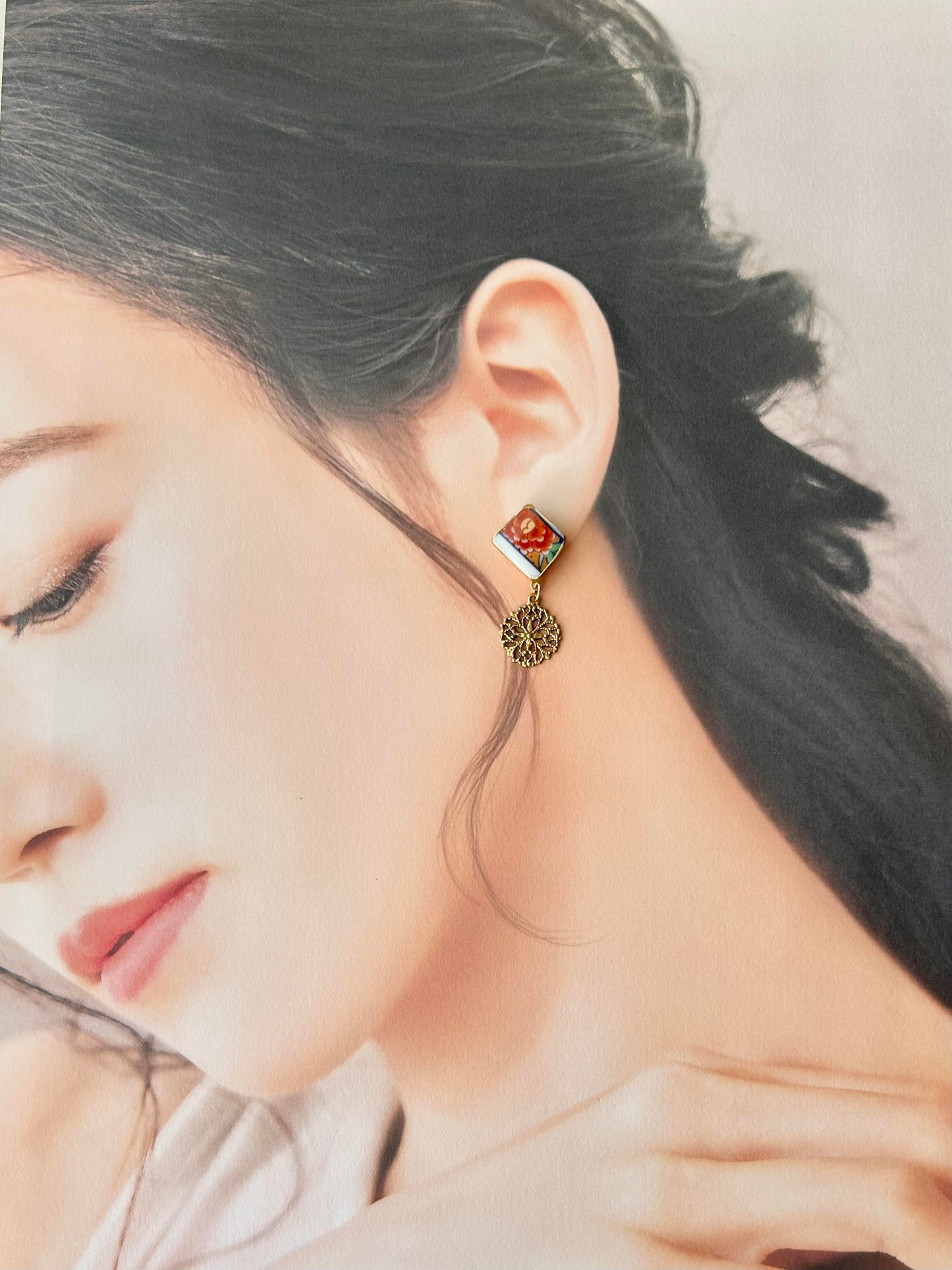 有田焼 　金継ぎ　サージカルステンレスピアス　赤　花柄　揺れる　伝統工芸　＃323