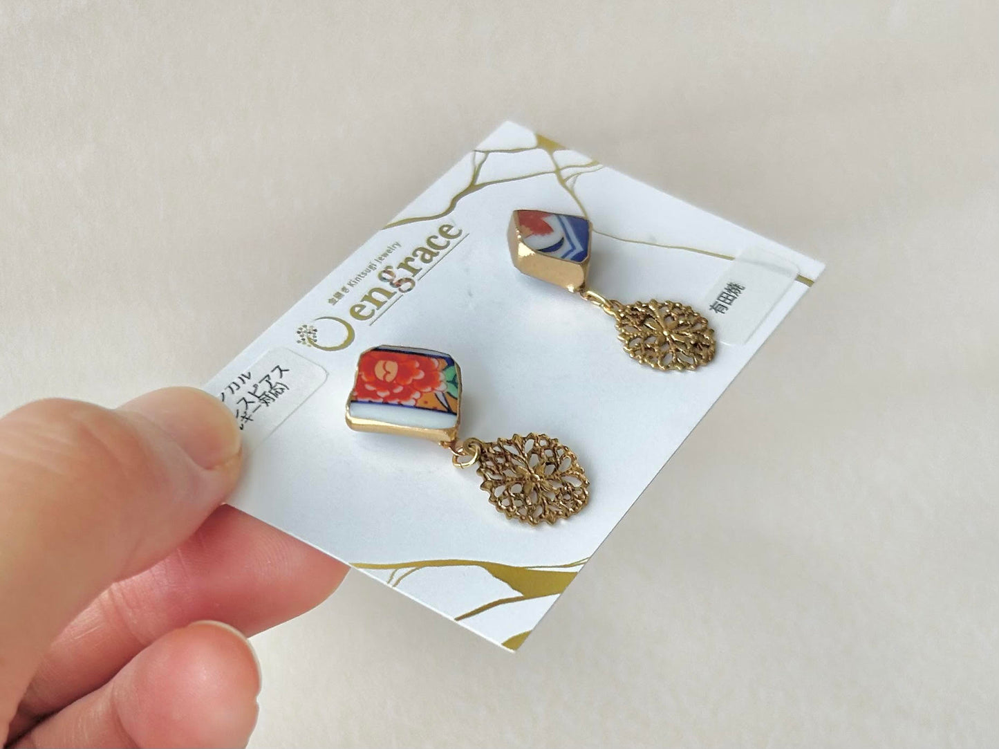有田焼 　金継ぎ　サージカルステンレスピアス　赤　花柄　揺れる　伝統工芸　＃323