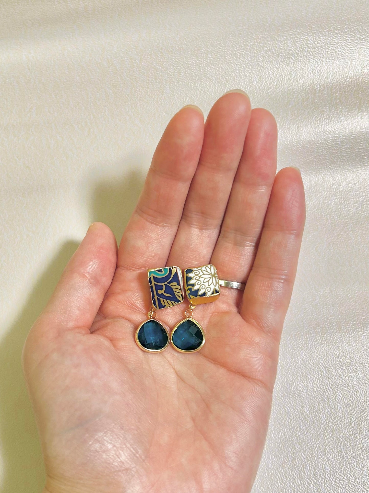 有田焼 　金継ぎ　サージカルステンレスピアス　リーフ柄　花柄　揺れる　伝統工芸　＃324