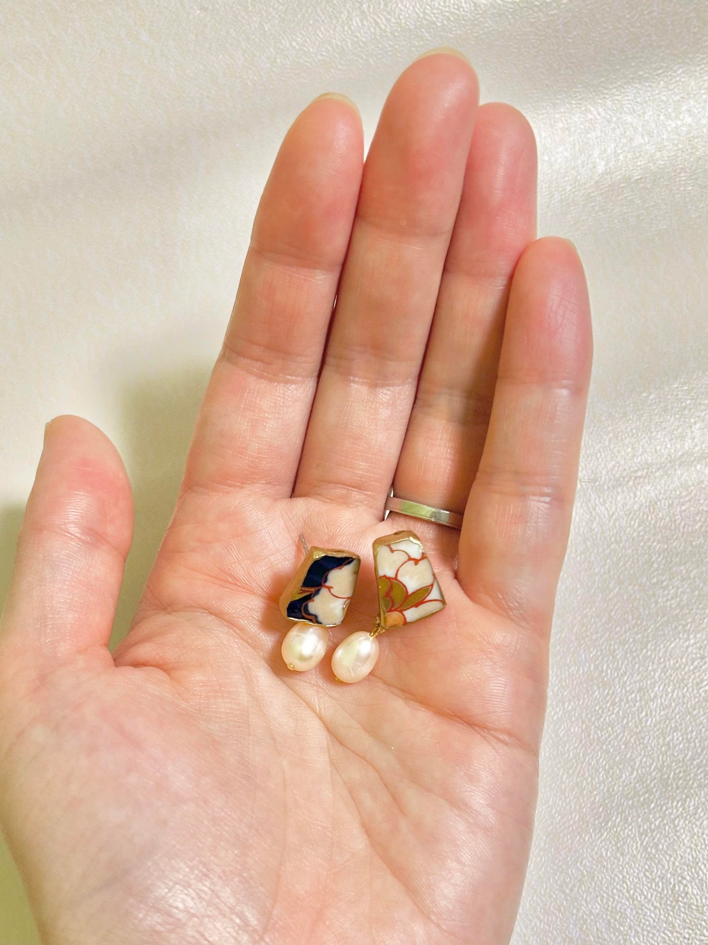 有田焼 　金継ぎ　サージカルステンレスピアス　ピンク　花柄　淡水パール　揺れる　伝統工芸　＃325
