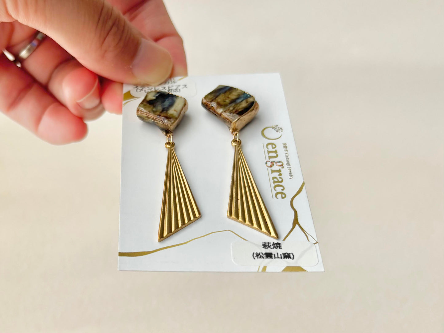 萩焼　金継ぎ　サージカルステンレスピアス　茶色　藍色　白　ゴールド　揺れる　 伝統工芸　＃330
