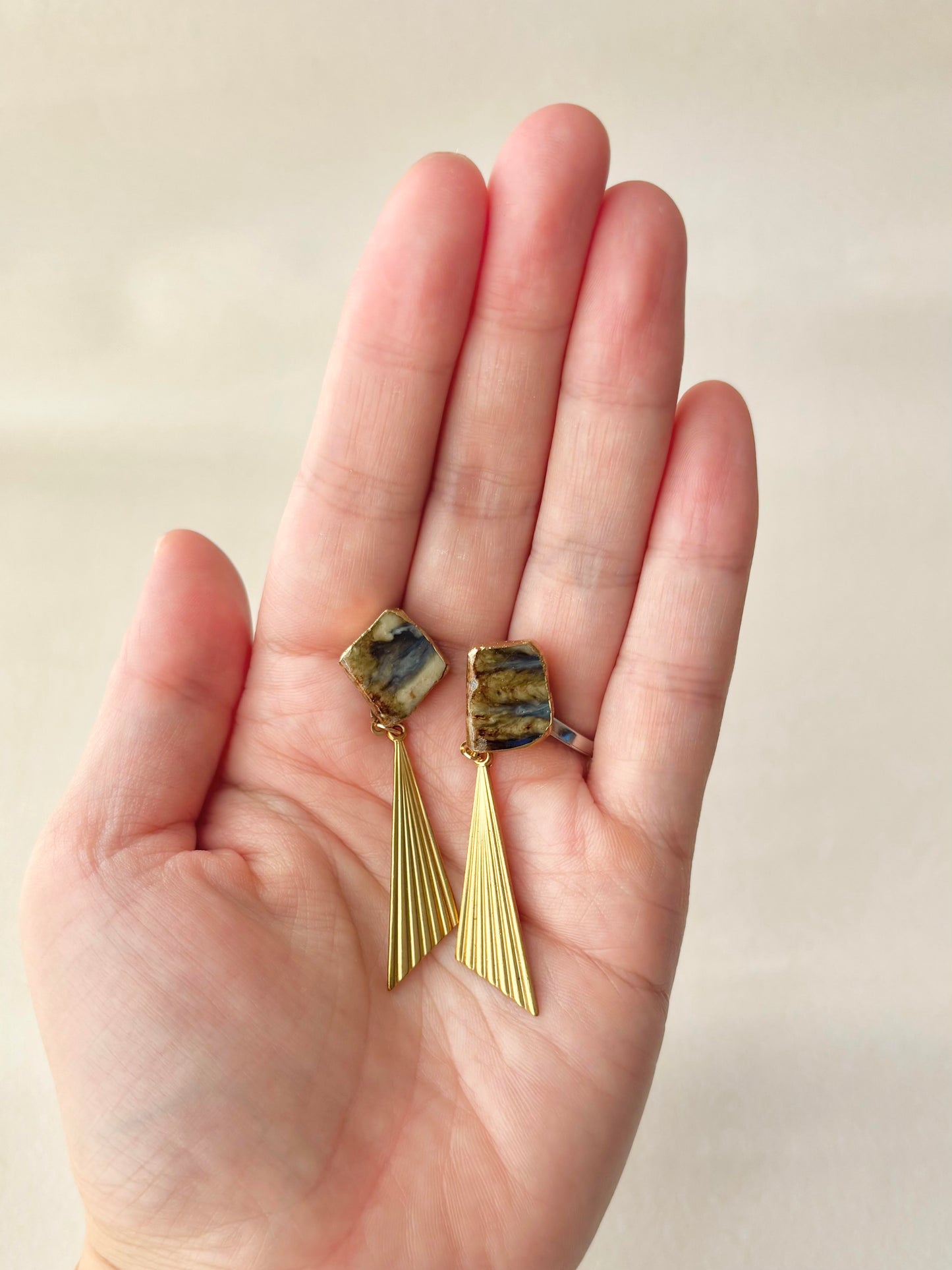 萩焼　金継ぎ　サージカルステンレスピアス　茶色　藍色　白　ゴールド　揺れる　 伝統工芸　＃330