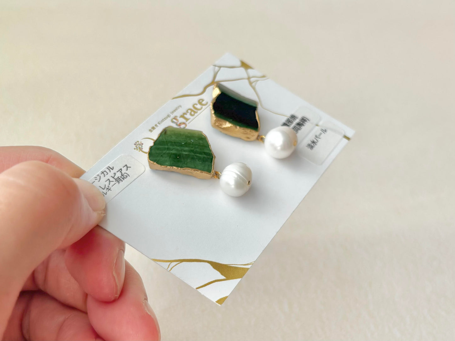 織部焼　金継ぎ　サージカルステンレスピアス　深い緑　淡水パール　揺れる　天然石　伝統工芸　＃331