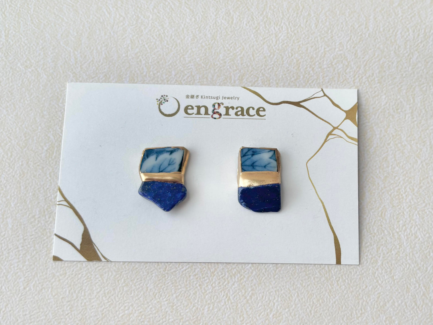 【金具が選べる】有田焼　金継ぎ　ピアス　イヤリング　青　リーフ柄　ラピスラズリ　天然石　伝統工芸　＃338