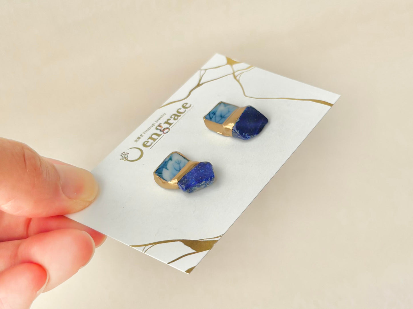 【金具が選べる】有田焼　金継ぎ　ピアス　イヤリング　青　リーフ柄　ラピスラズリ　天然石　伝統工芸　＃338