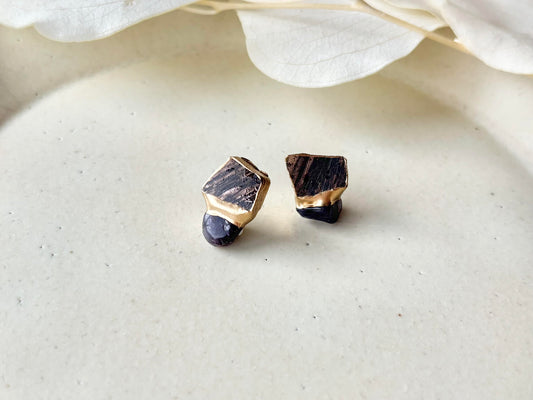 【金具が選べる】有田焼　金継ぎ　ピアス　イヤリング　深い茶色　ゴールド　アイオライト　天然石　伝統工芸　＃340