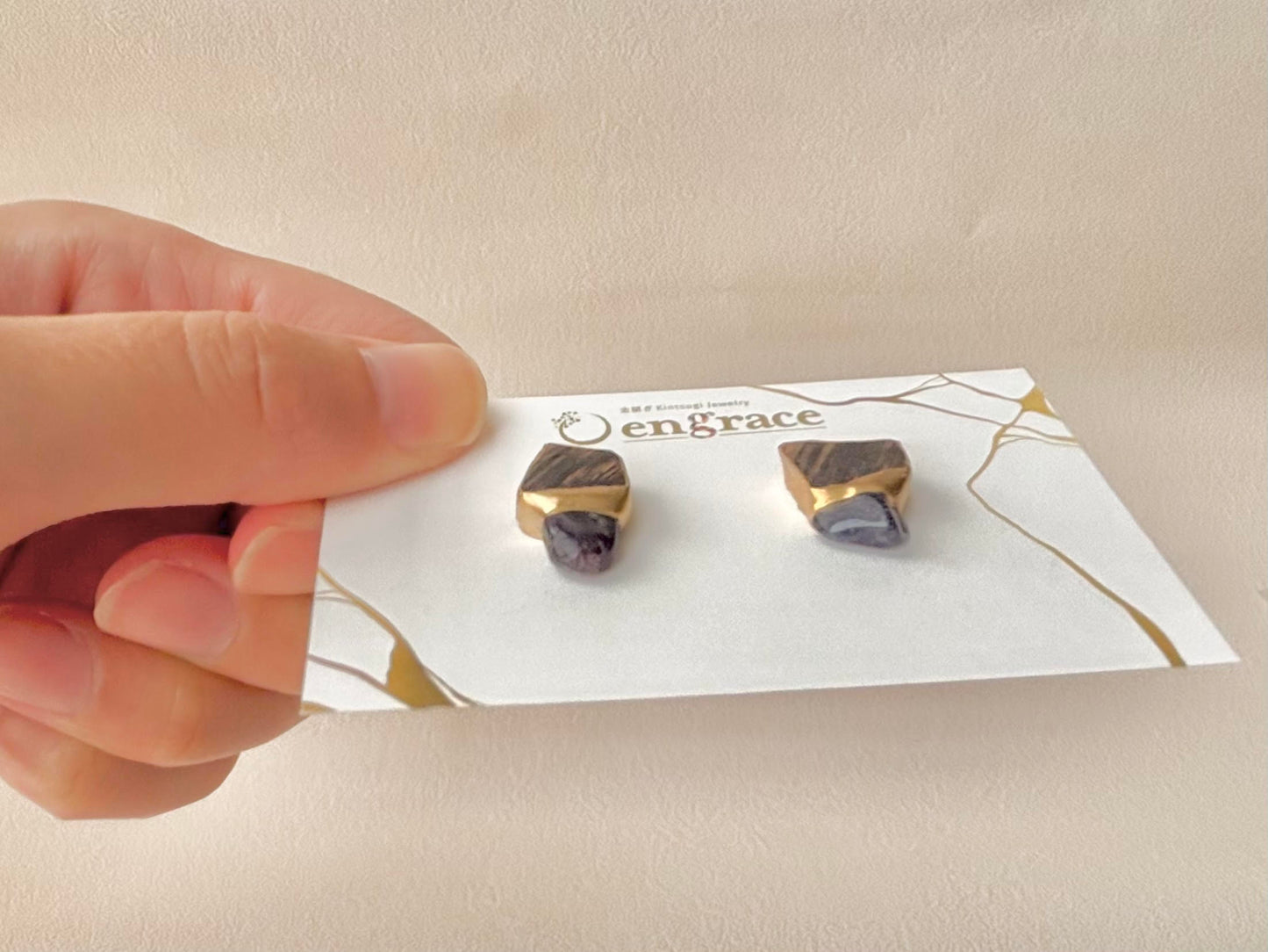 【金具が選べる】有田焼　金継ぎ　ピアス　イヤリング　深い茶色　ゴールド　アイオライト　天然石　伝統工芸　＃340