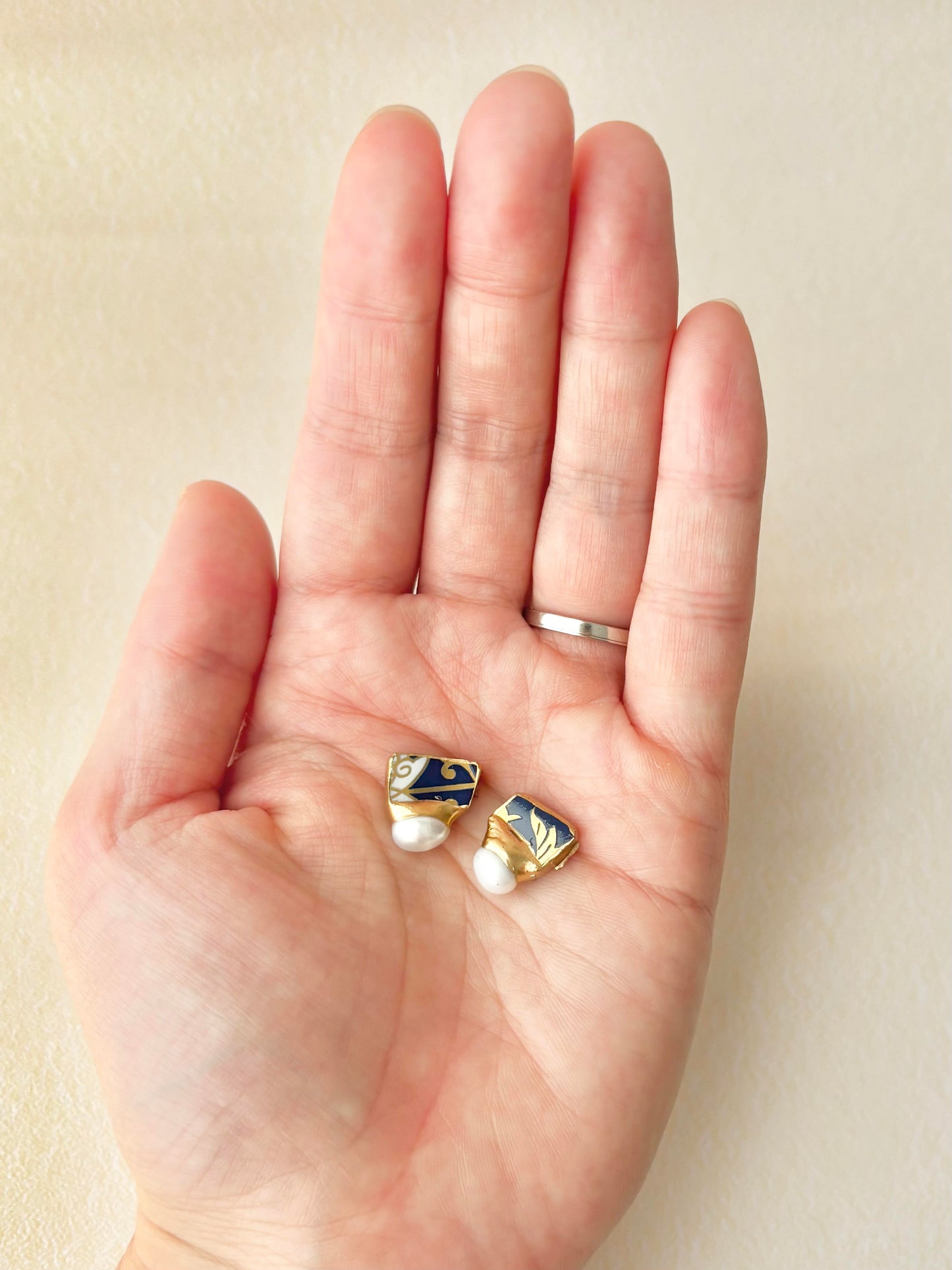 【金具が選べる】有田焼　金継ぎ　ピアス　イヤリング　金色　リーフ柄　淡水パール　天然石　伝統工芸　＃341
