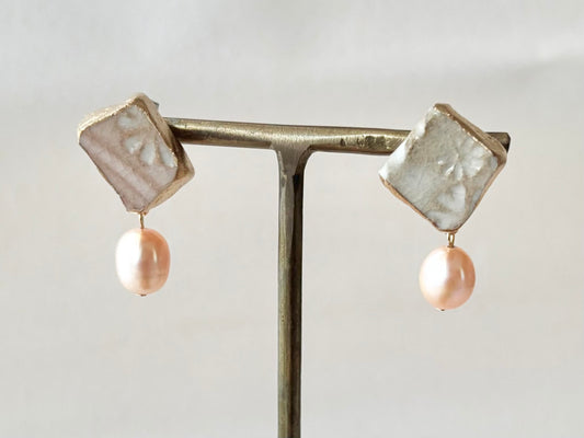 萩焼　金継ぎ　サージカルステンレスピアス　グレー　花柄　淡水パール　揺れる　天然石　伝統工芸　＃344