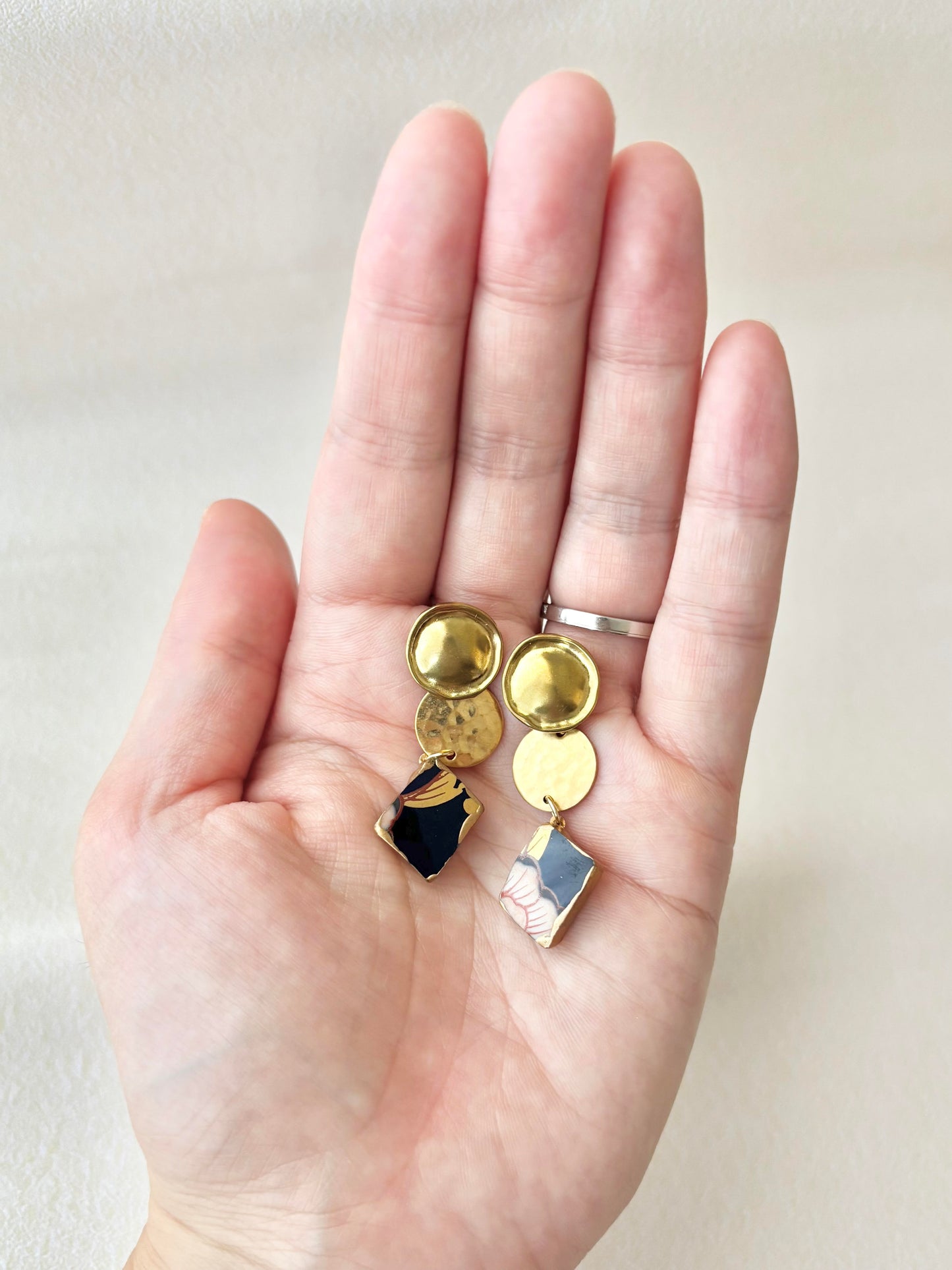 有田焼 　金継ぎ　サージカルステンレスピアス　花柄　リーフ柄　揺れる　伝統工芸　＃345