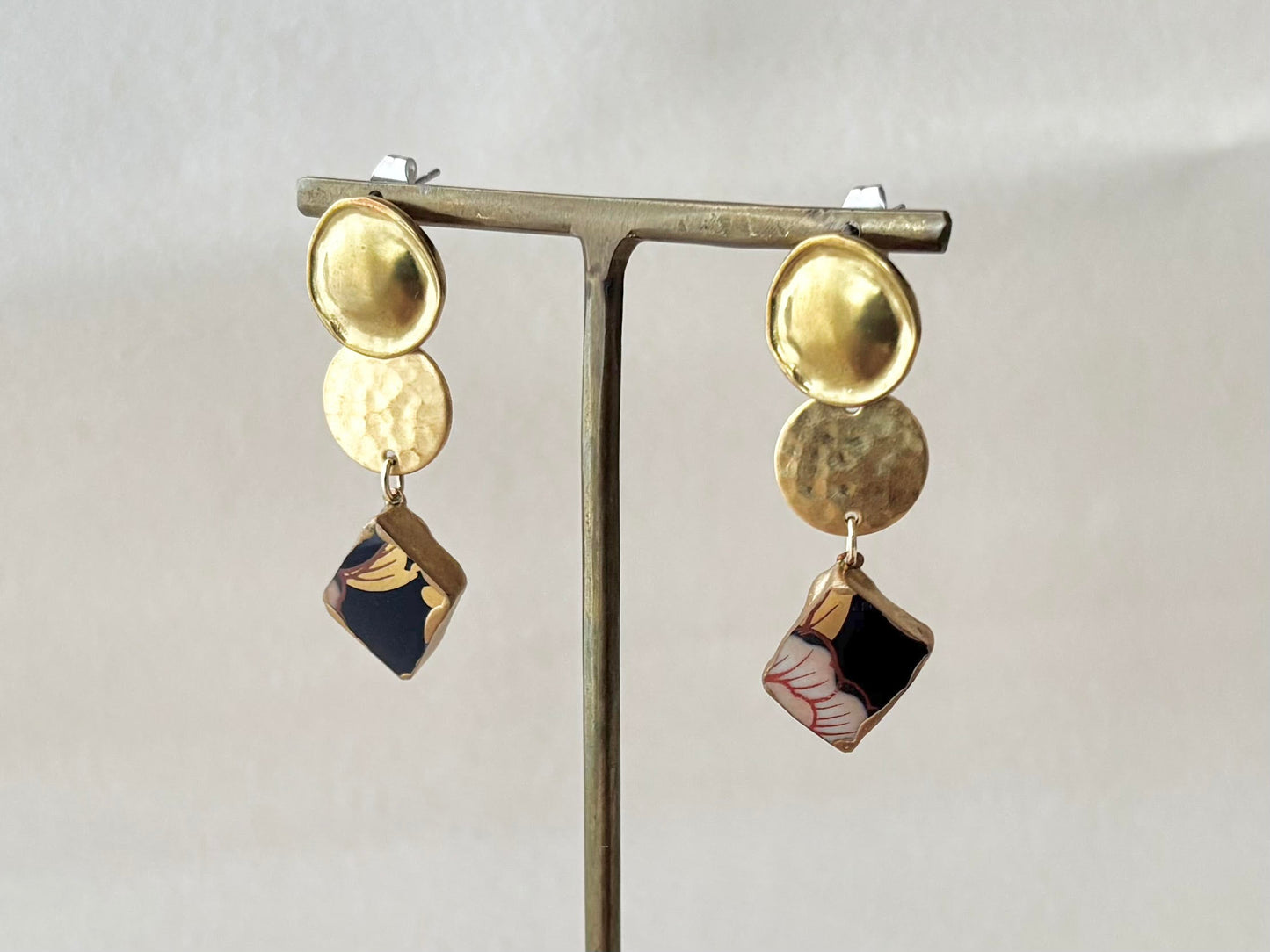 有田焼 　金継ぎ　サージカルステンレスピアス　花柄　リーフ柄　揺れる　伝統工芸　＃345