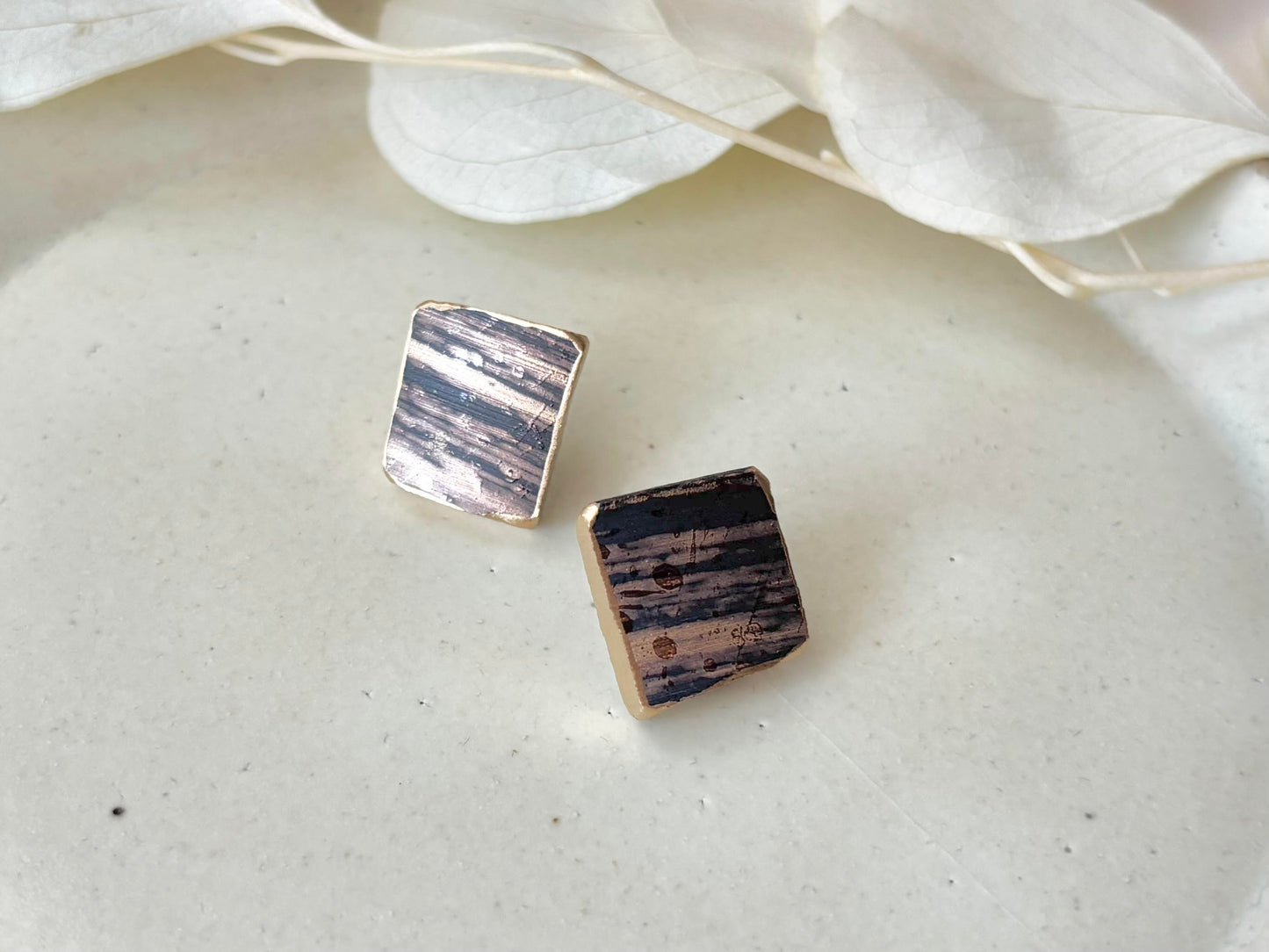 有田焼 　金継ぎ　サージカルステンレスピアス　濃い茶色　ゴールド　 伝統工芸　＃346