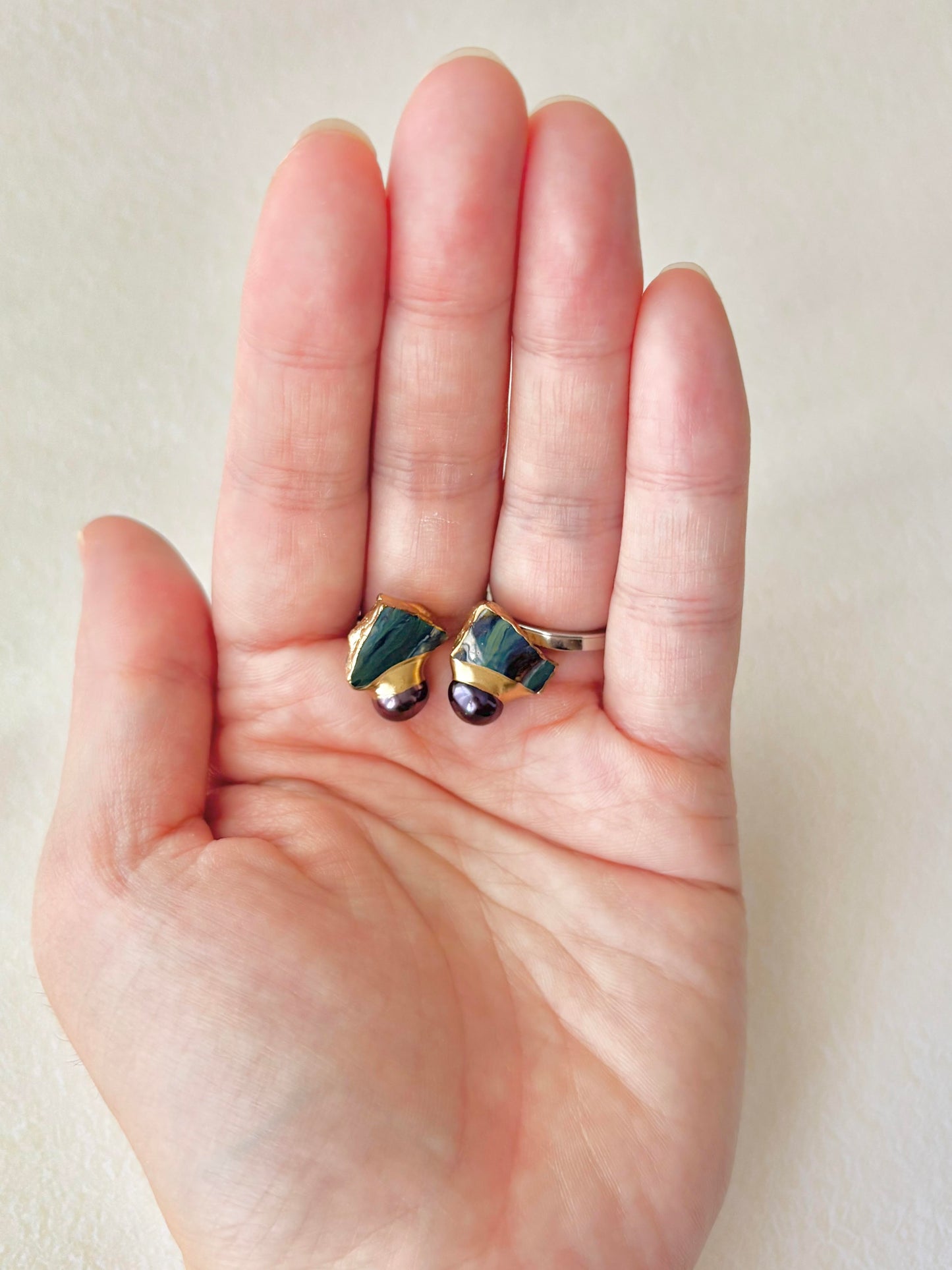 萩焼　金継ぎ　サージカルステンレスピアス　藍色　淡水パール　ブラックピーコック　天然石　 伝統工芸　＃349