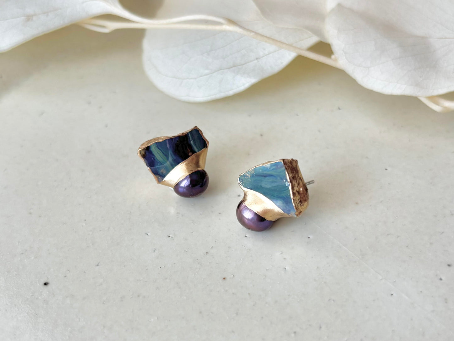 萩焼　金継ぎ　サージカルステンレスピアス　藍色　淡水パール　ブラックピーコック　天然石　 伝統工芸　＃349