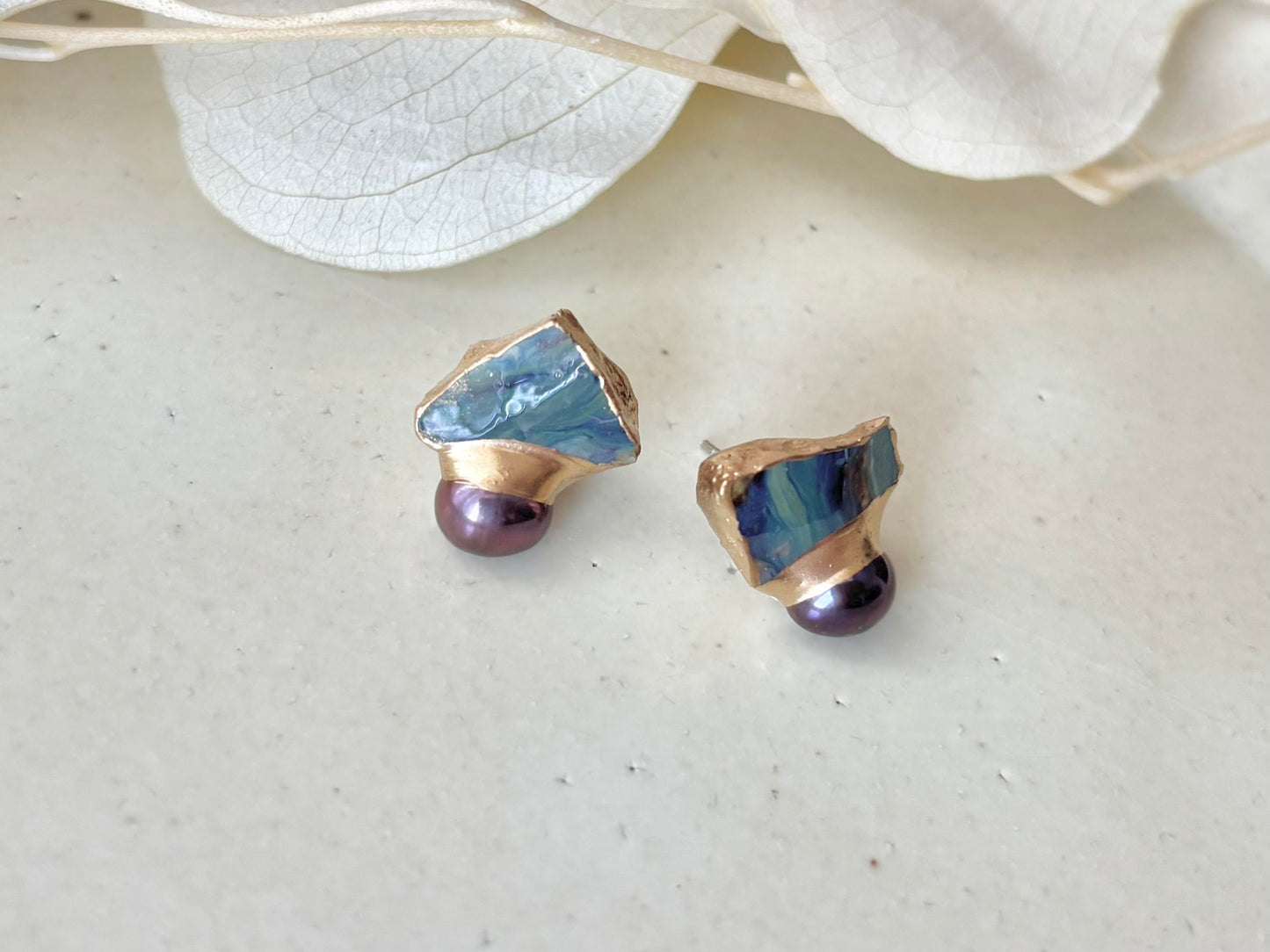 萩焼　金継ぎ　サージカルステンレスピアス　藍色　淡水パール　ブラックピーコック　天然石　 伝統工芸　＃349