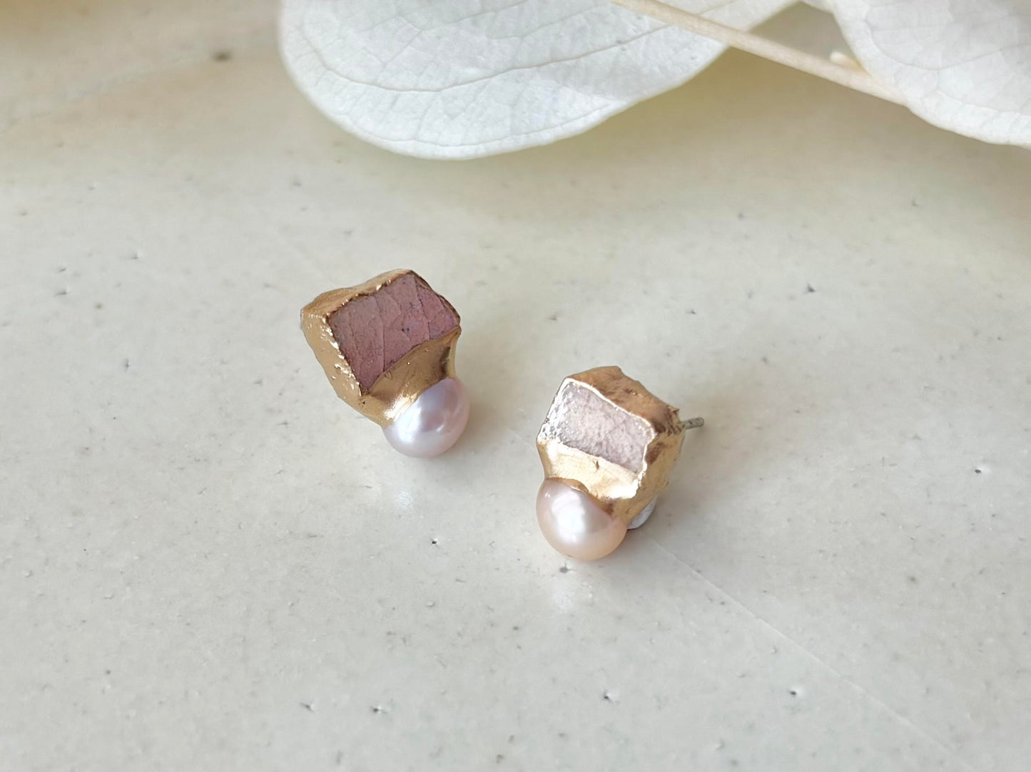 萩焼　金継ぎ　サージカルステンレスピアス　ピンク　淡水パール　天然石　 伝統工芸　＃350