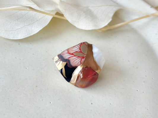 Imari Ware Kintsugi Titanium Earrings Gold Carnelian