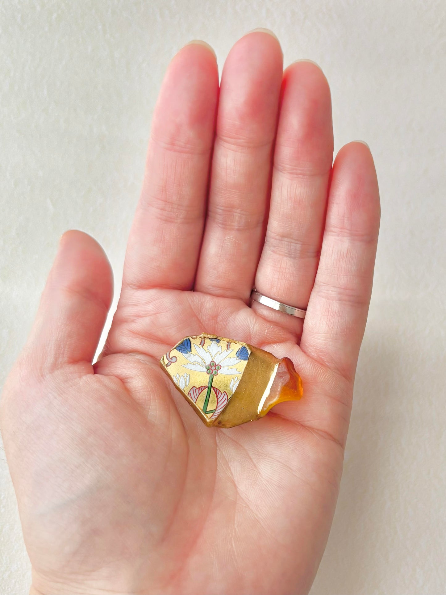 Imari Ware Kintsugi Titanium Earrings Gold Carnelian