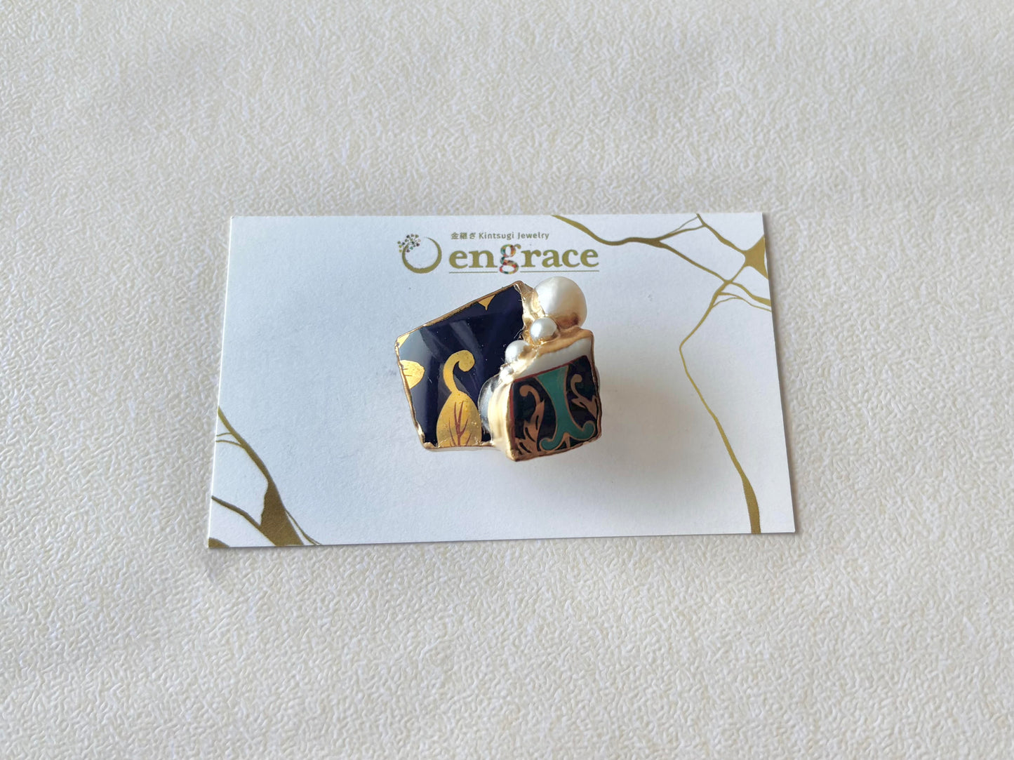 Imari Ware Kintsugi Titanium Earrings Gold Carnelian