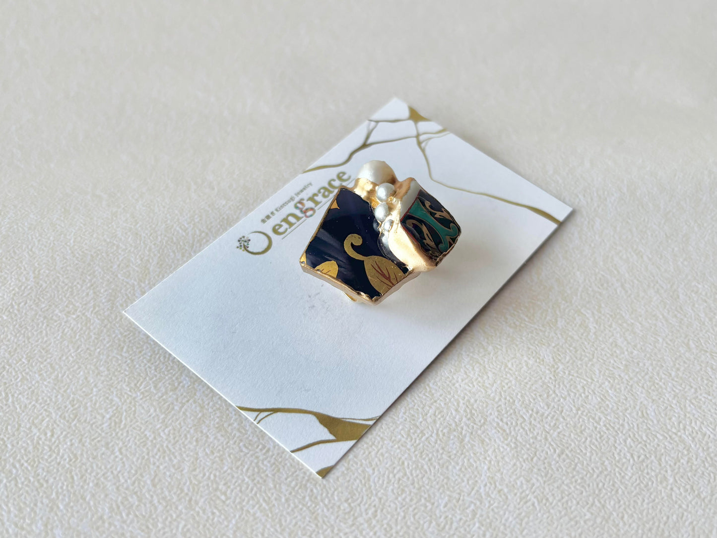 Imari Ware Kintsugi Titanium Earrings Gold Carnelian