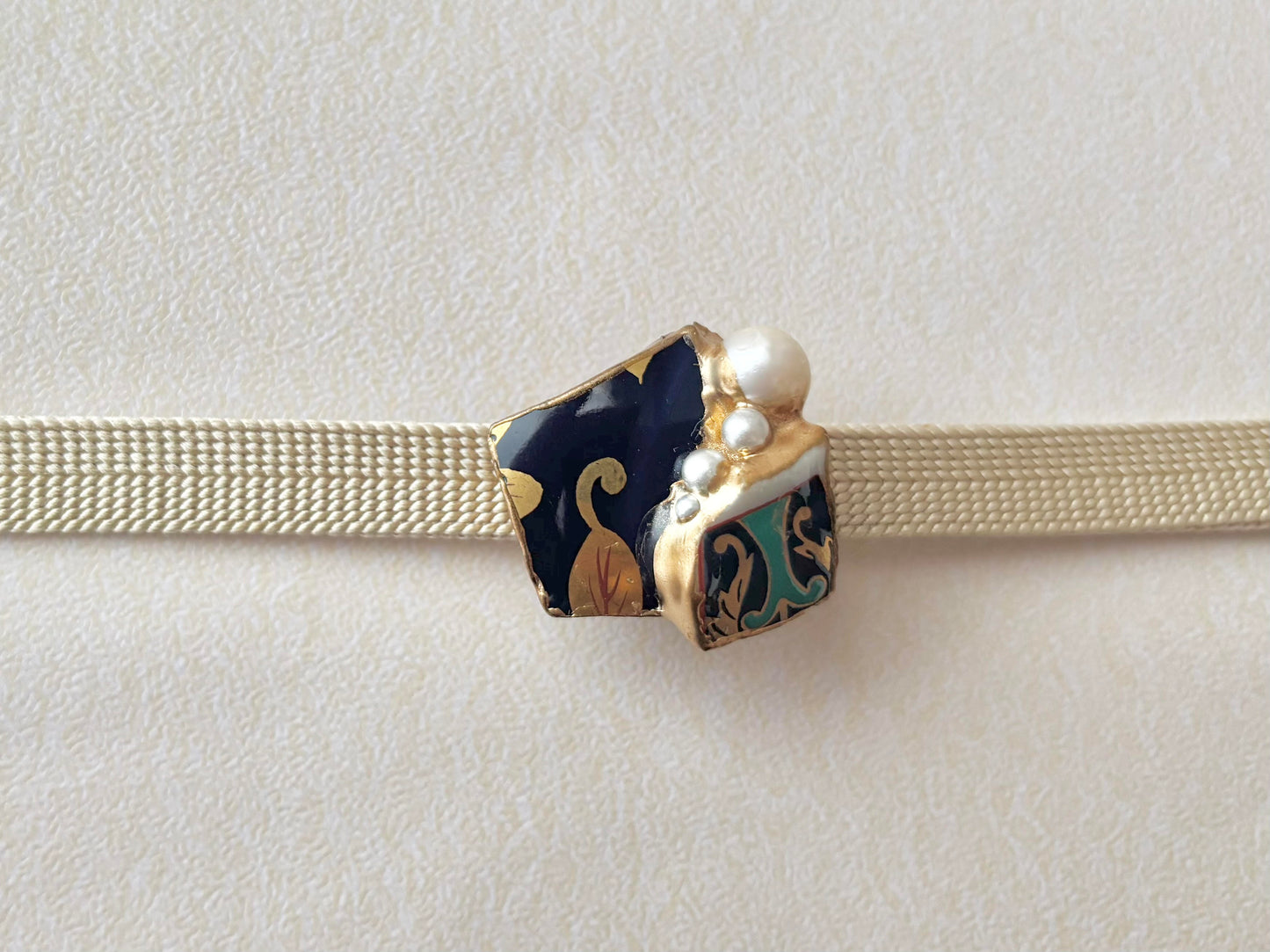 Imari Ware Kintsugi Titanium Earrings Gold Carnelian