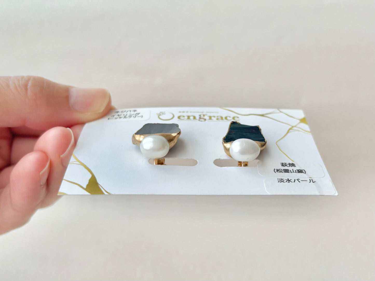 Imari Ware Kintsugi Titanium Earrings Gold Carnelian