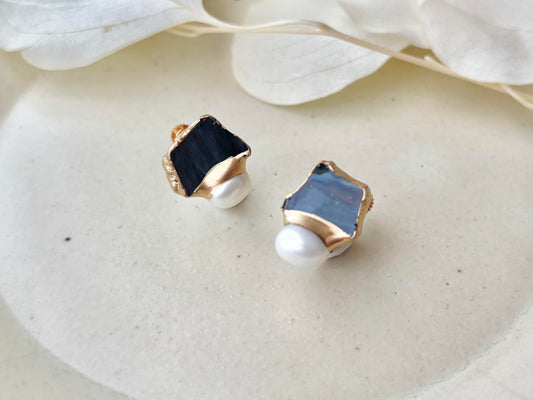 Imari Ware Kintsugi Titanium Earrings Gold Carnelian