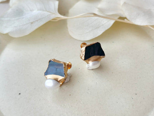 萩焼　金継ぎ　ネジバネ式イヤリング　深い藍色　淡水パール　天然石　 伝統工芸　＃356