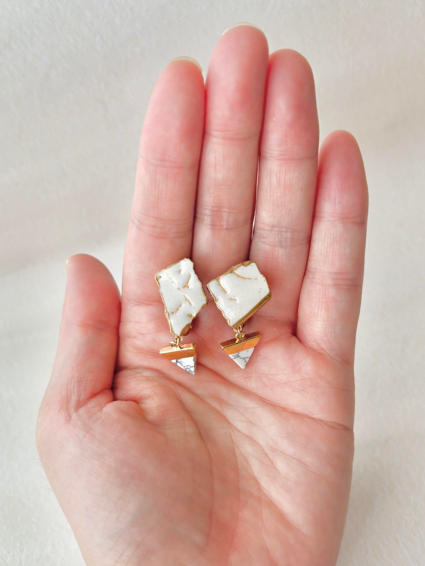 Imari Ware Kintsugi Titanium Earrings Gold Carnelian