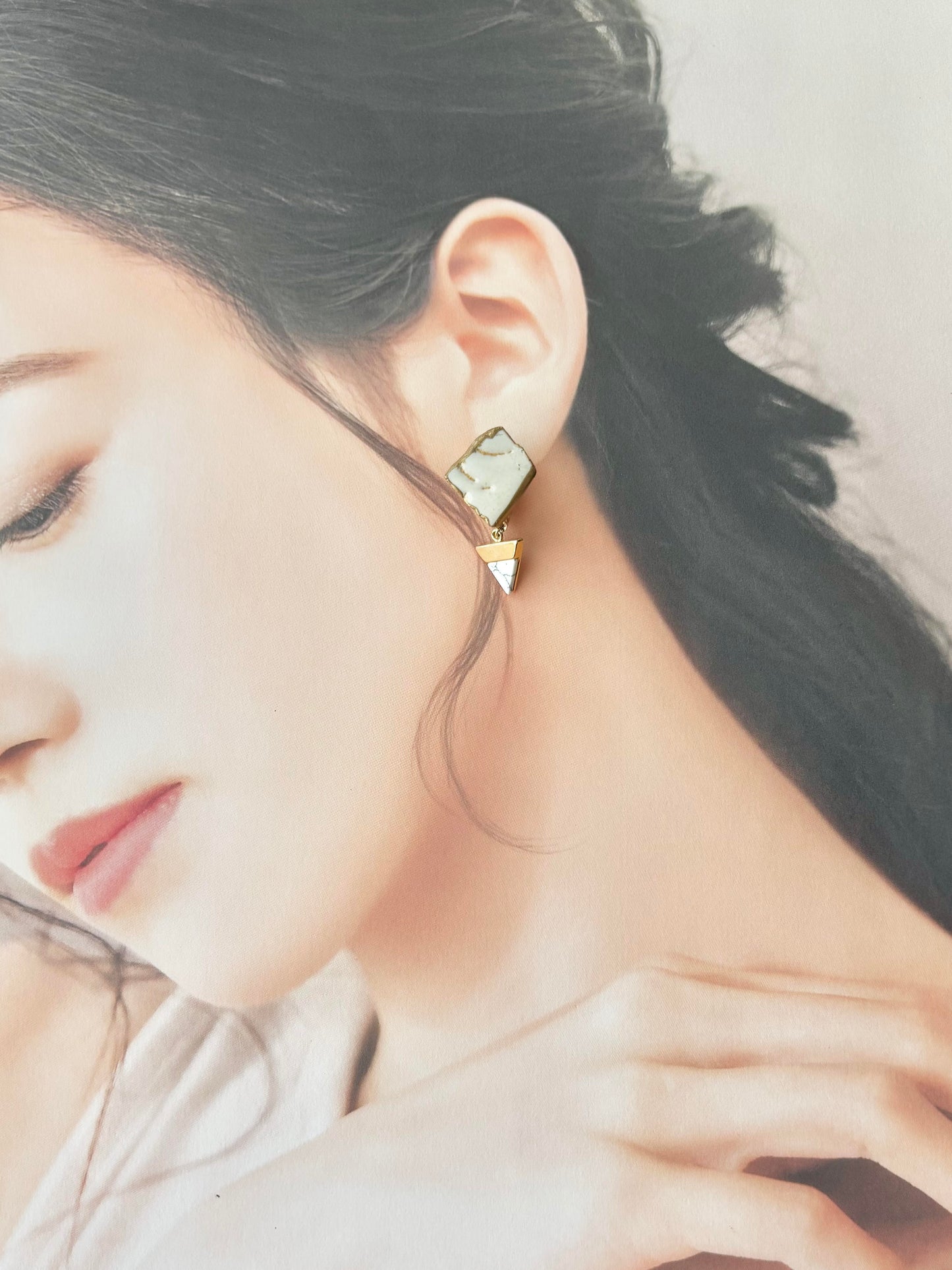 Imari Ware Kintsugi Titanium Earrings Gold Carnelian